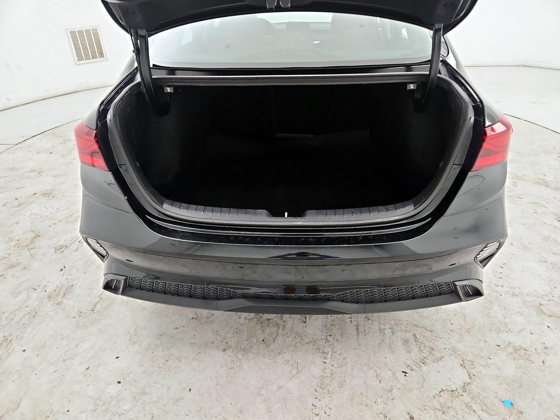 Thumbnail: 2023 Kia Forte - 20