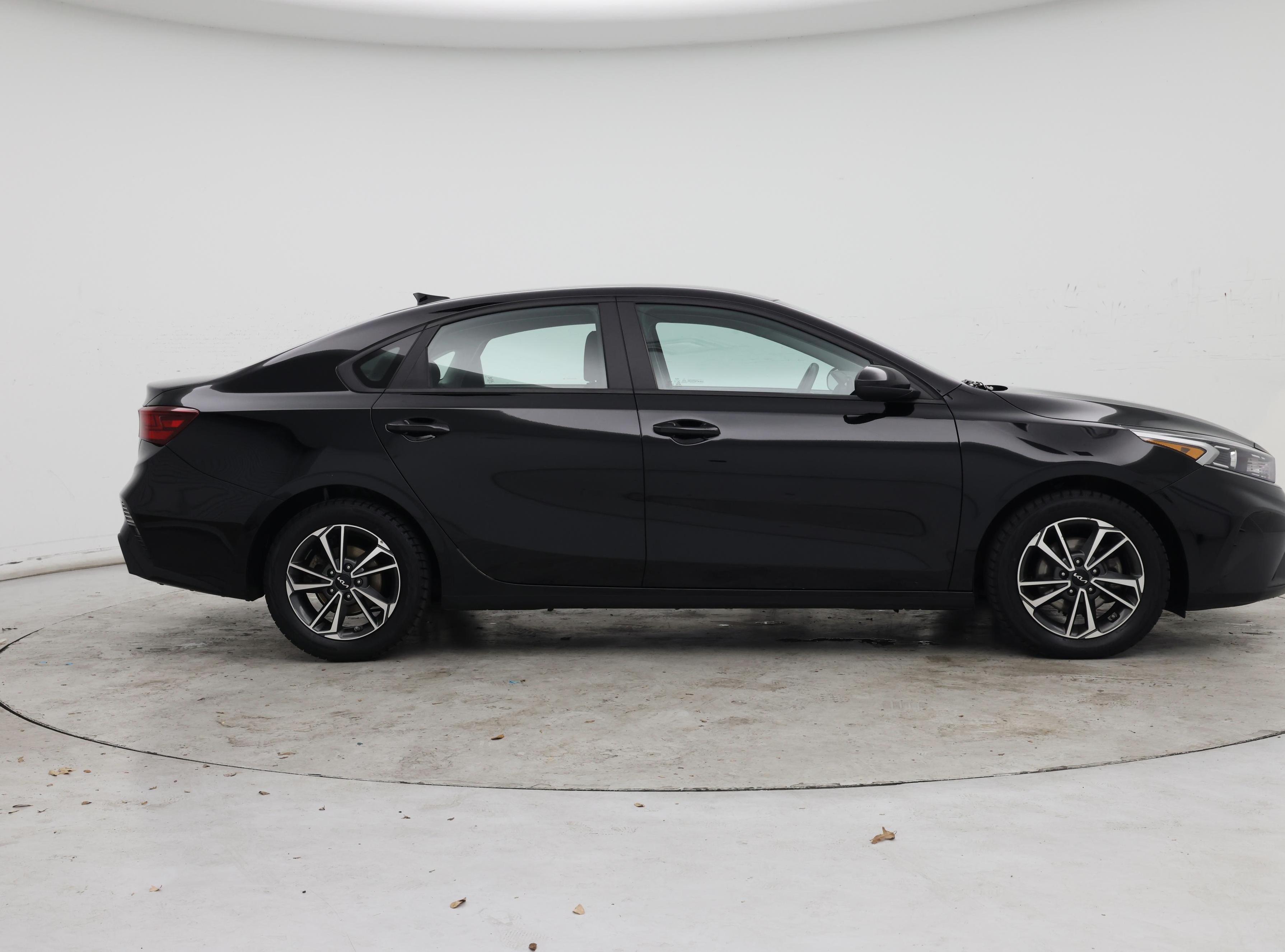 Thumbnail: 2023 Kia Forte - 7