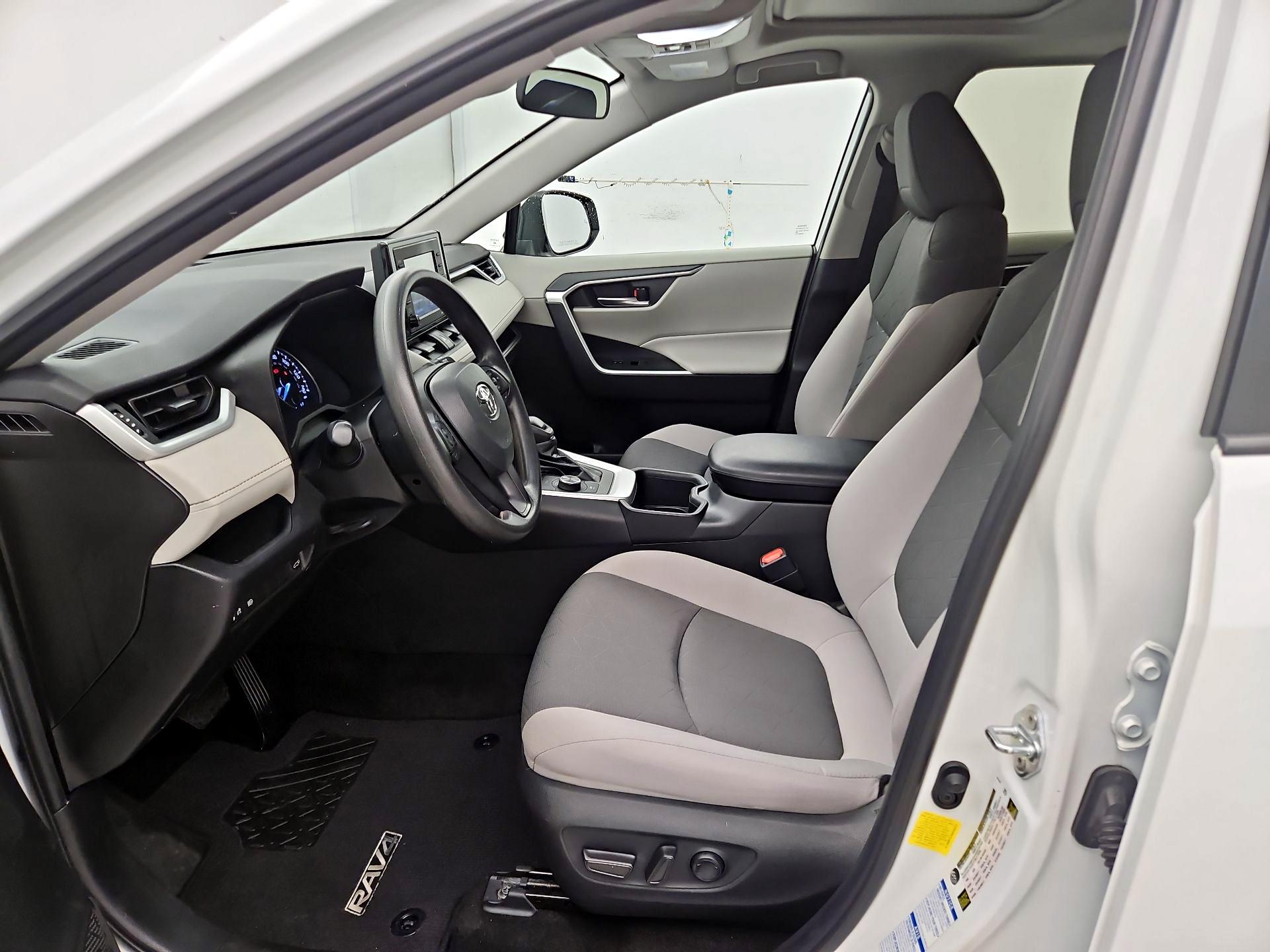 Thumbnail: 2022 Toyota RAV4 - 11