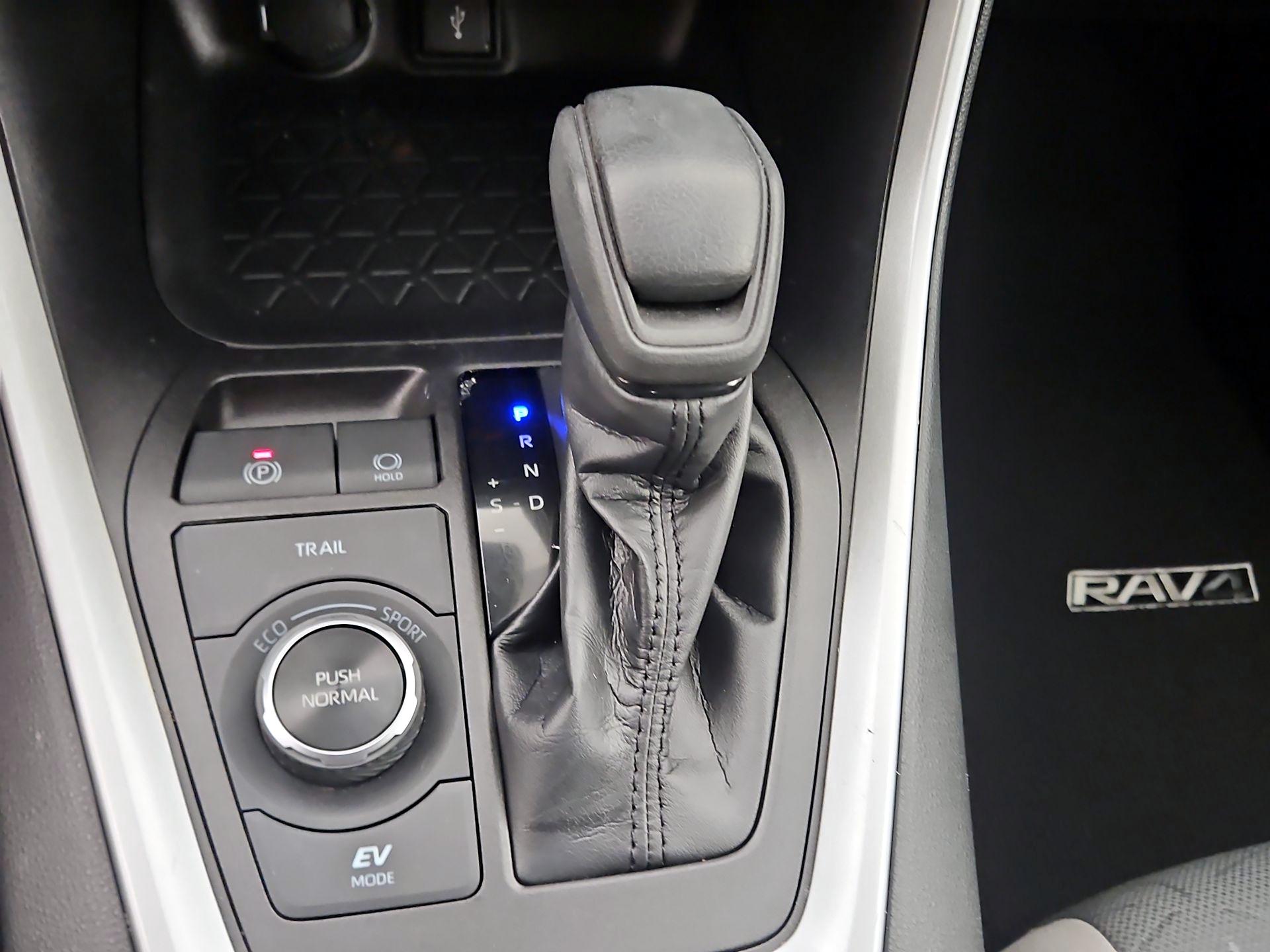 Thumbnail: 2022 Toyota RAV4 - 17