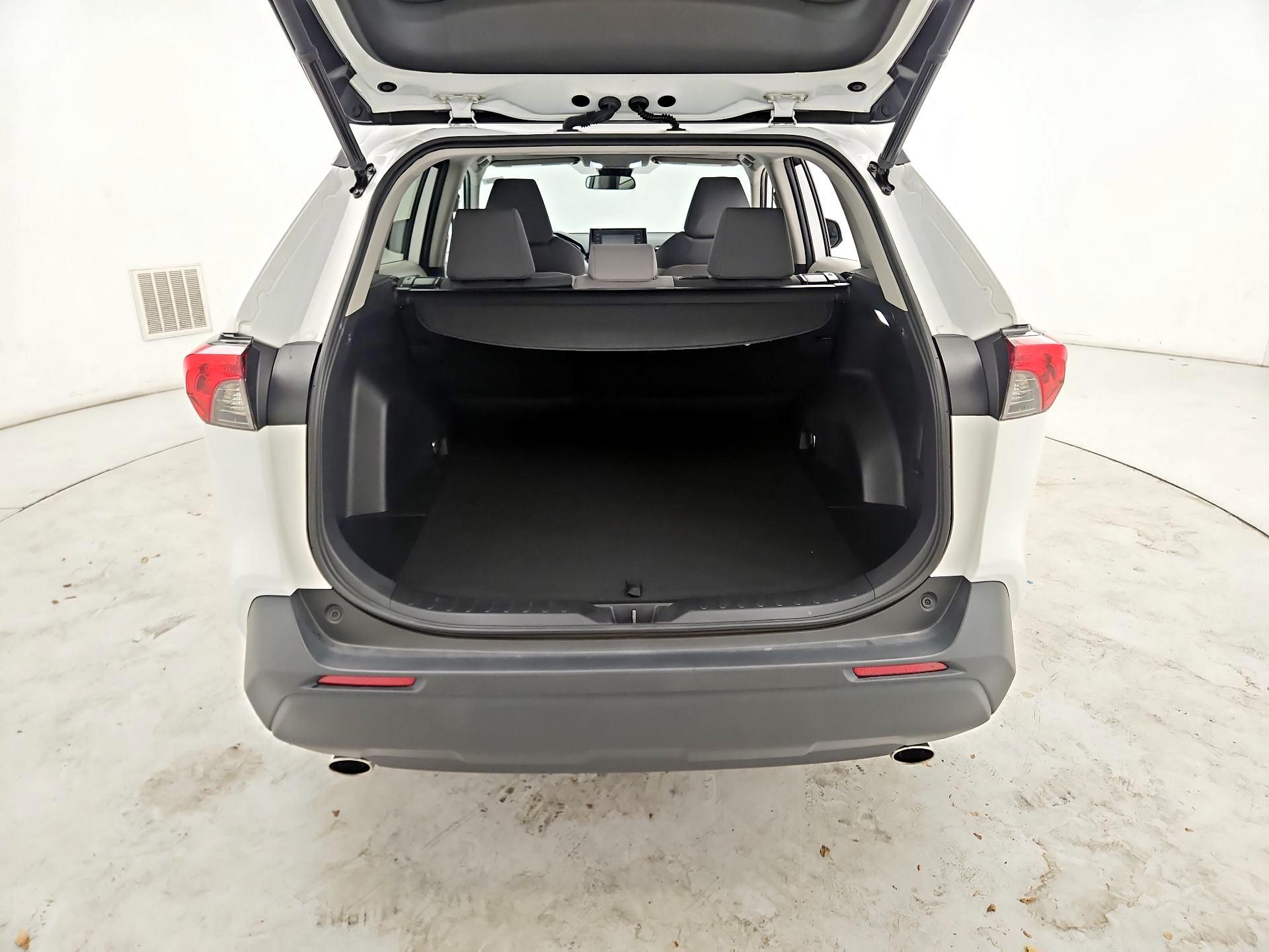 Thumbnail: 2022 Toyota RAV4 - 20