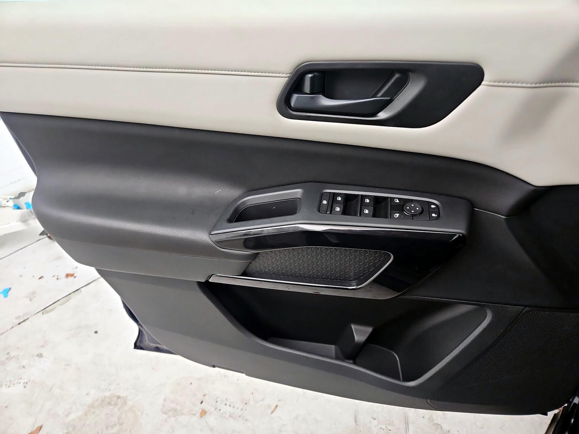 Thumbnail: 2023 Nissan Pathfinder - 12