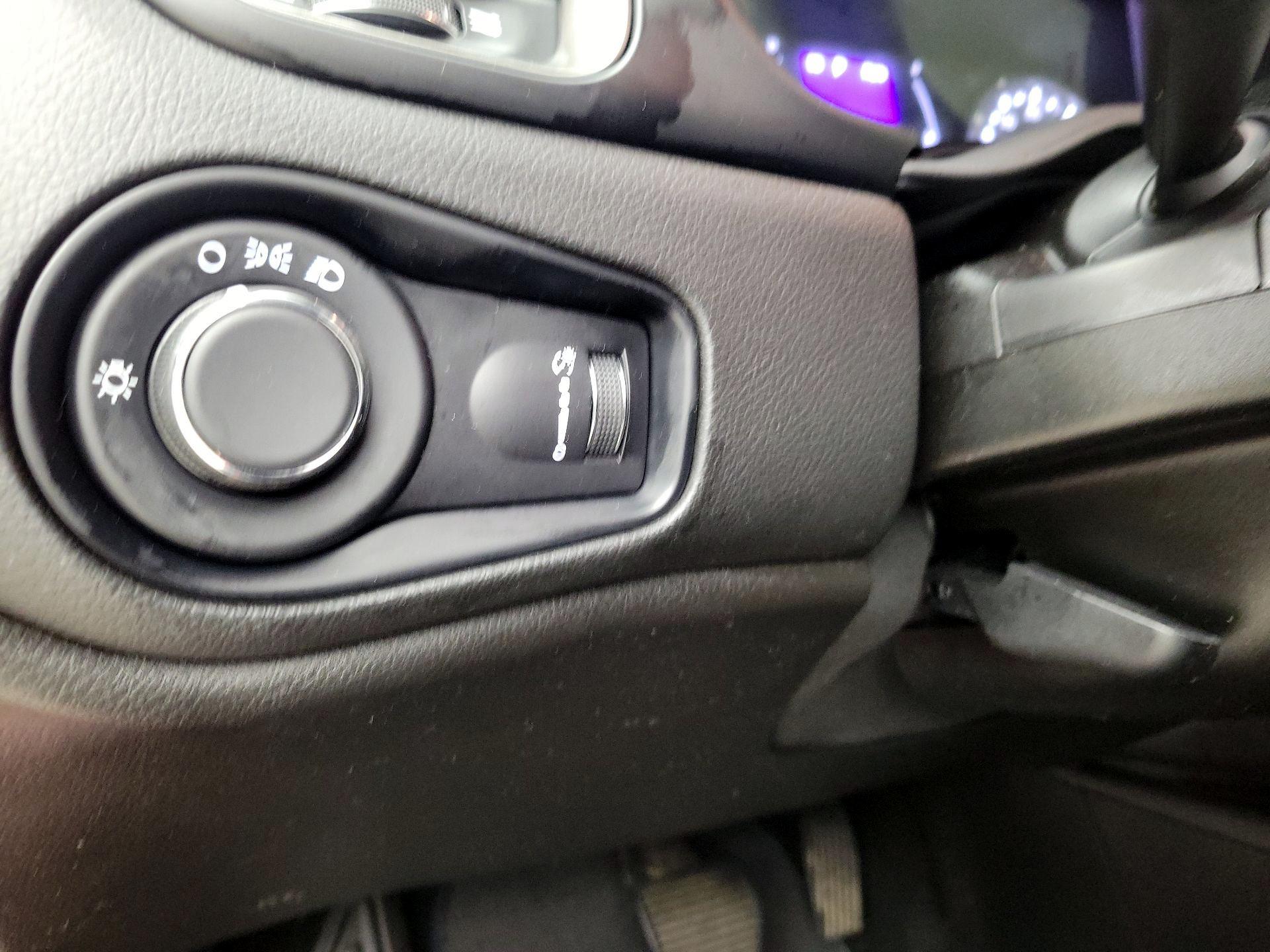 Thumbnail: 2023 Jeep Renegade - 13