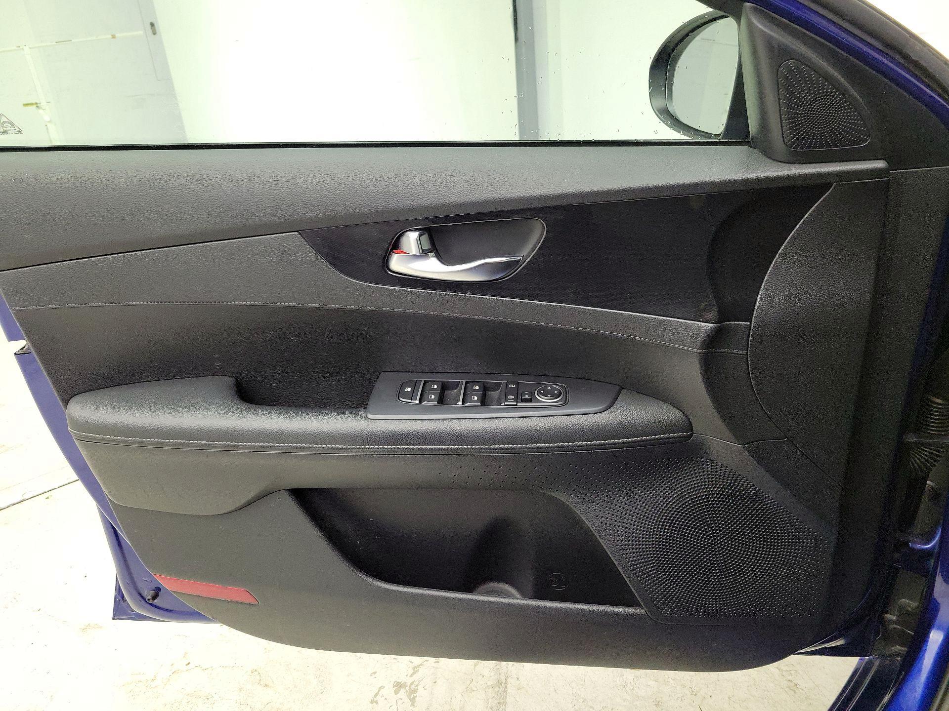 Thumbnail: 2021 Kia Forte - 12