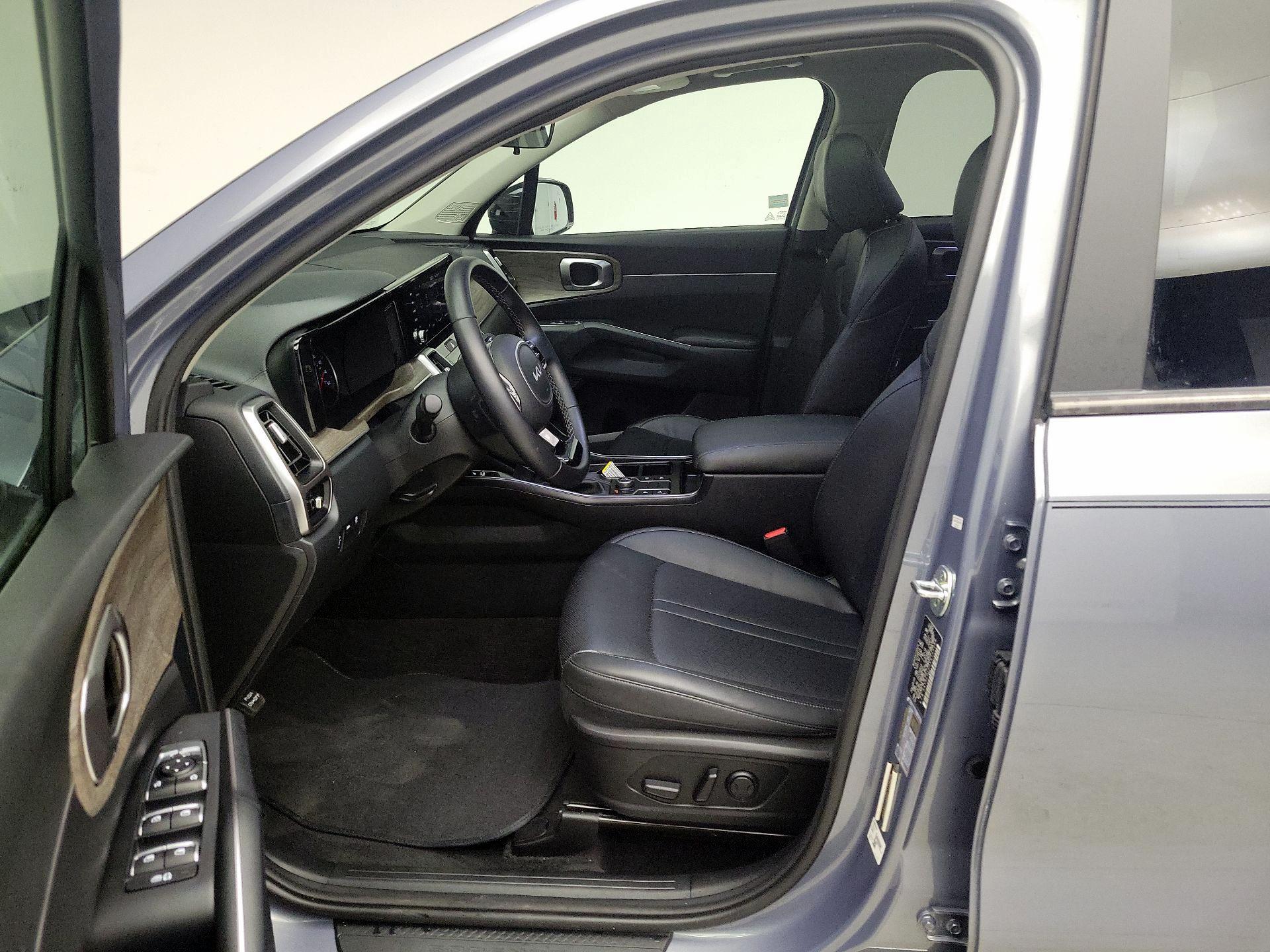 Thumbnail: 2022 Kia Sorento - 11