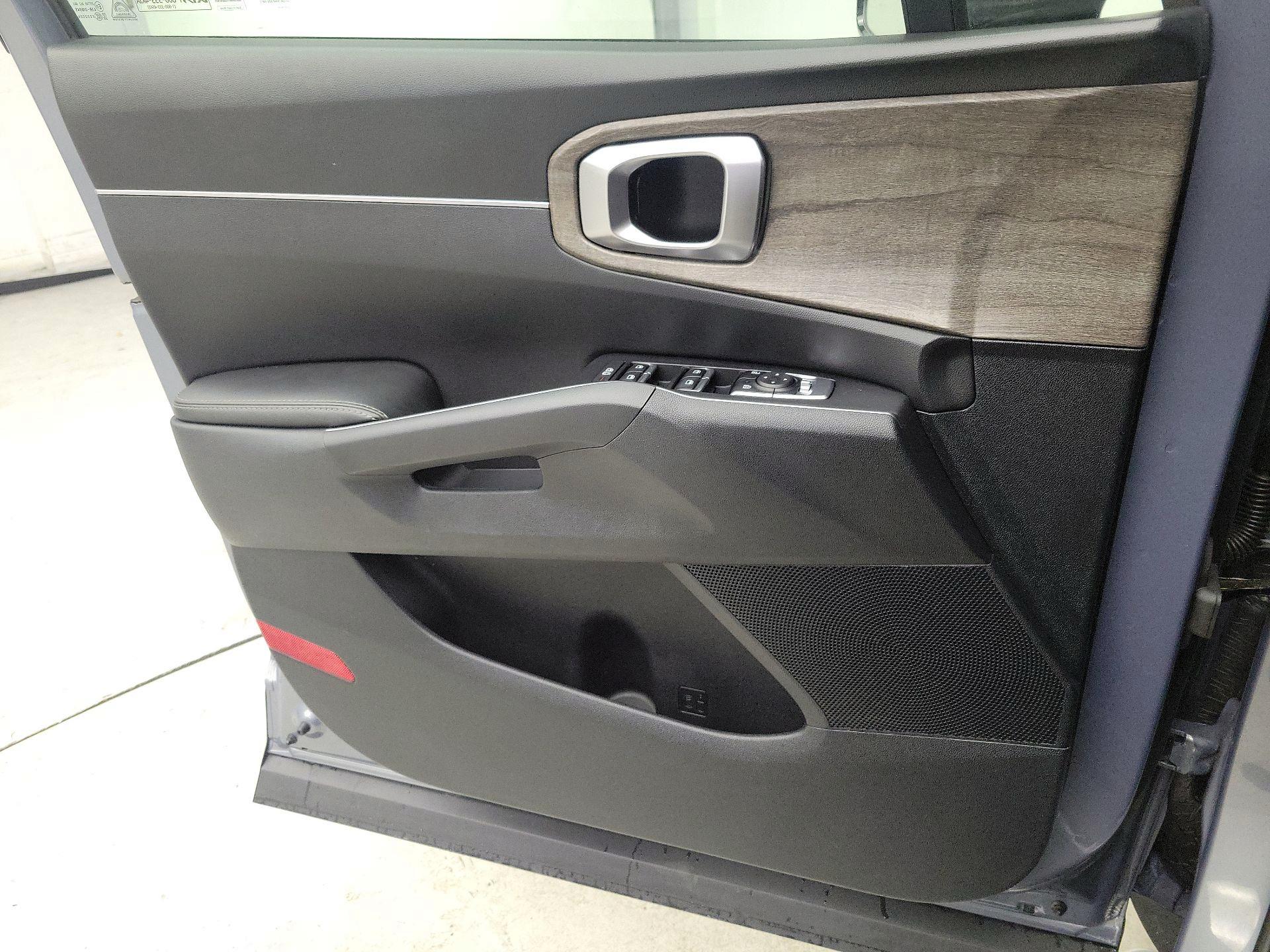 Thumbnail: 2022 Kia Sorento - 12