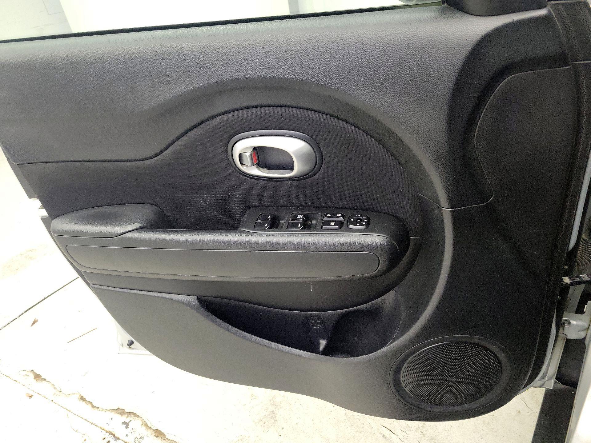 Thumbnail: 2015 Kia Soul - 12