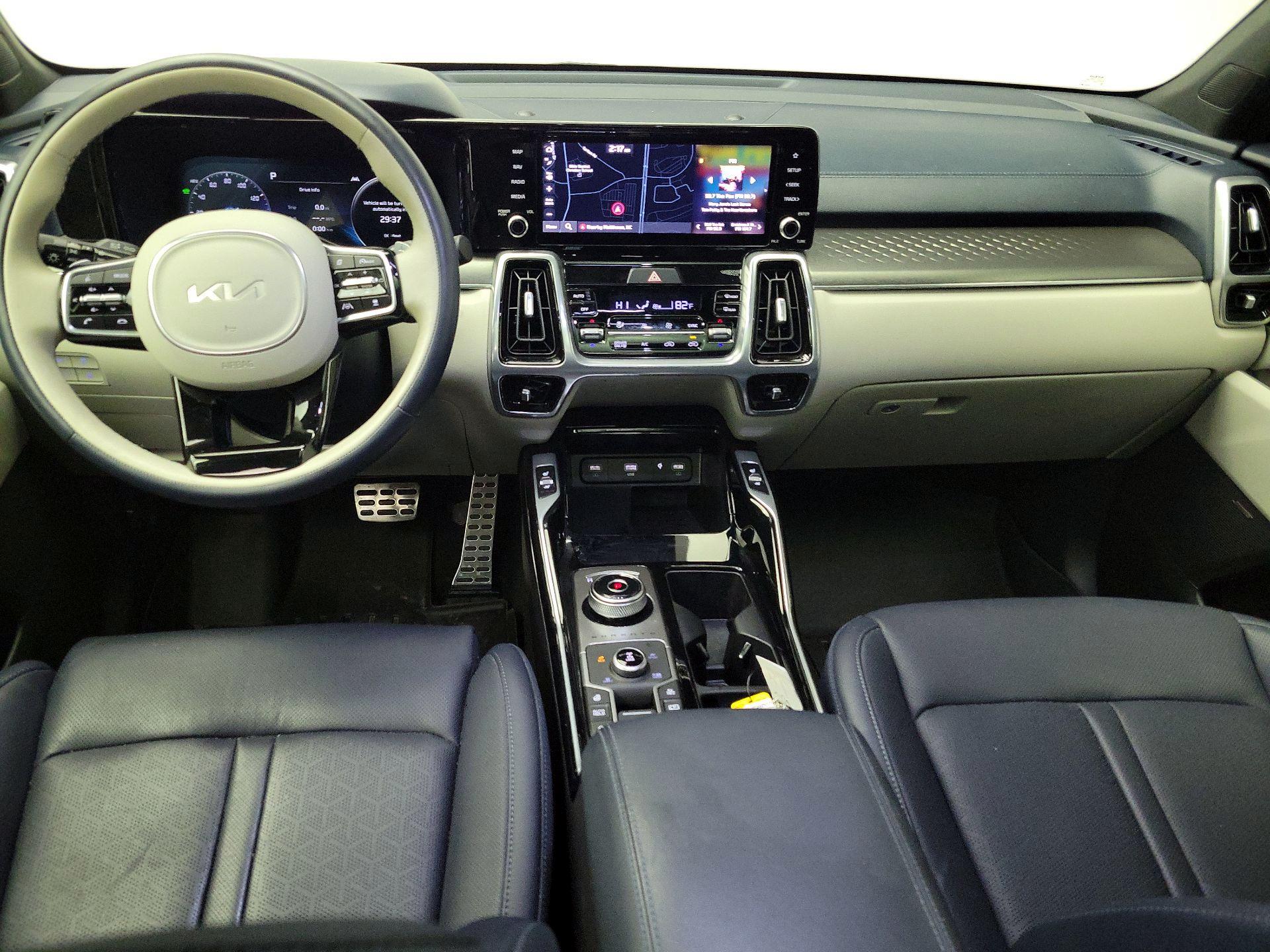 Thumbnail: 2023 Kia Sorento - 9