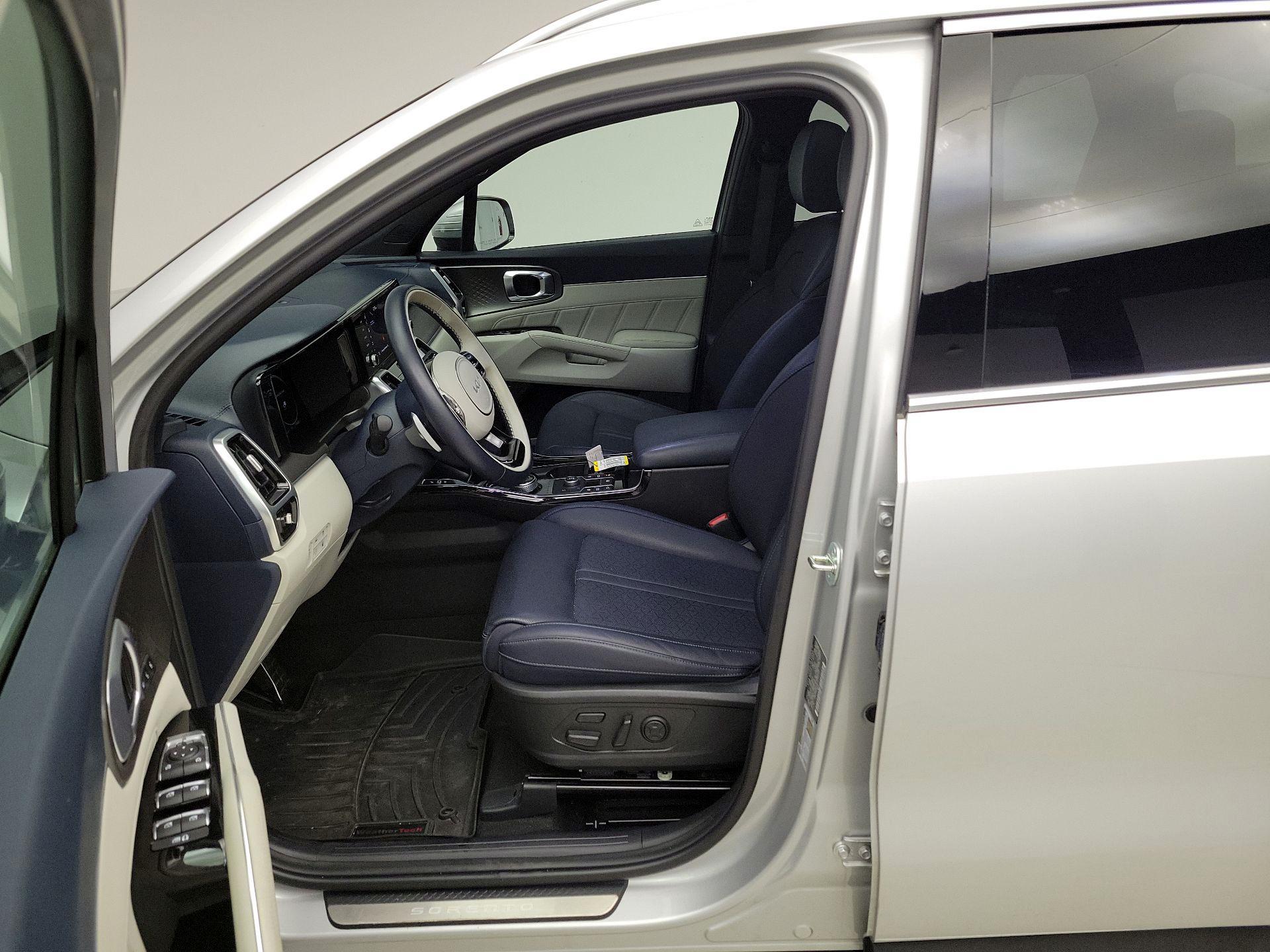 Thumbnail: 2023 Kia Sorento - 11