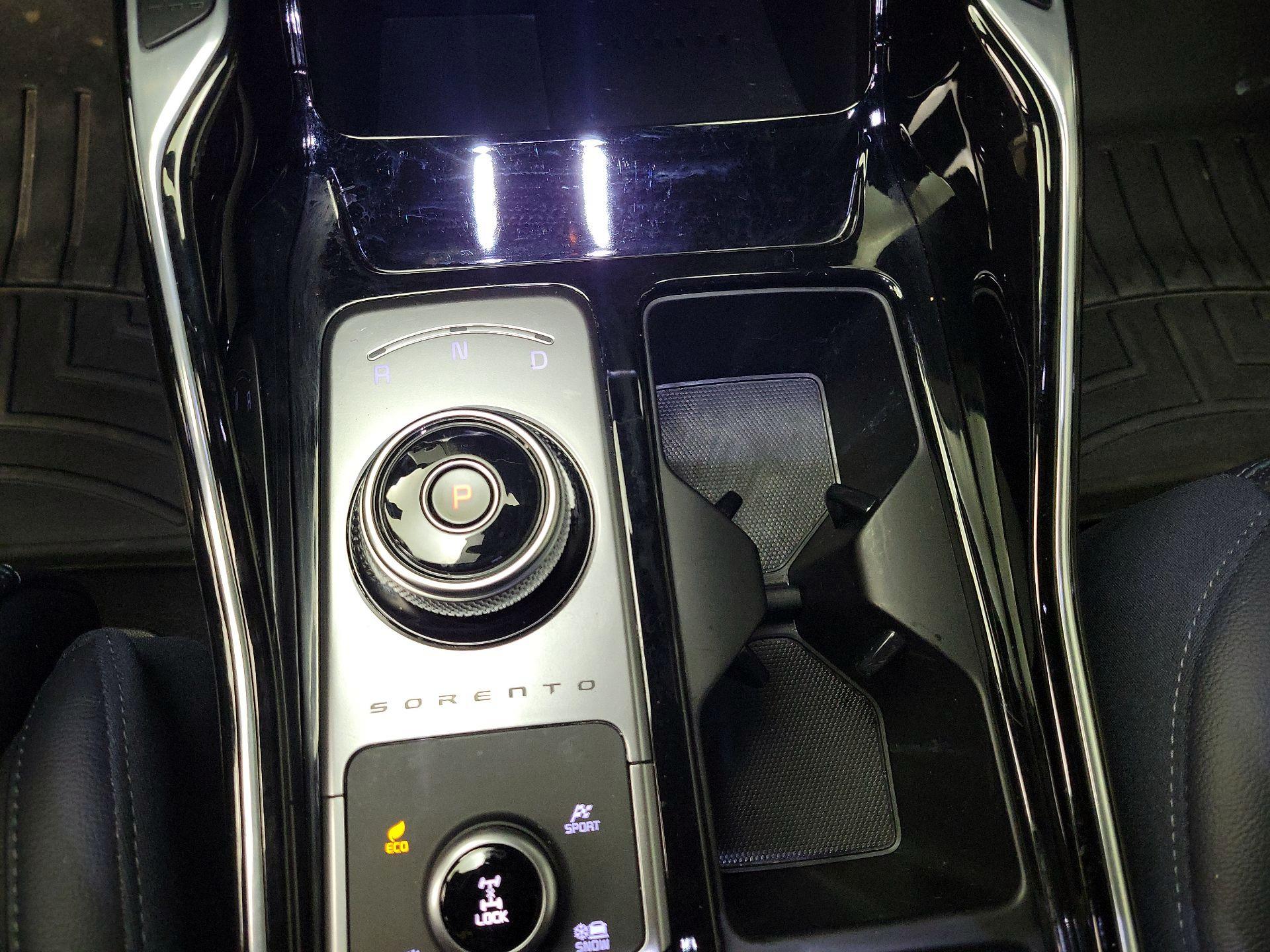 Thumbnail: 2023 Kia Sorento - 18