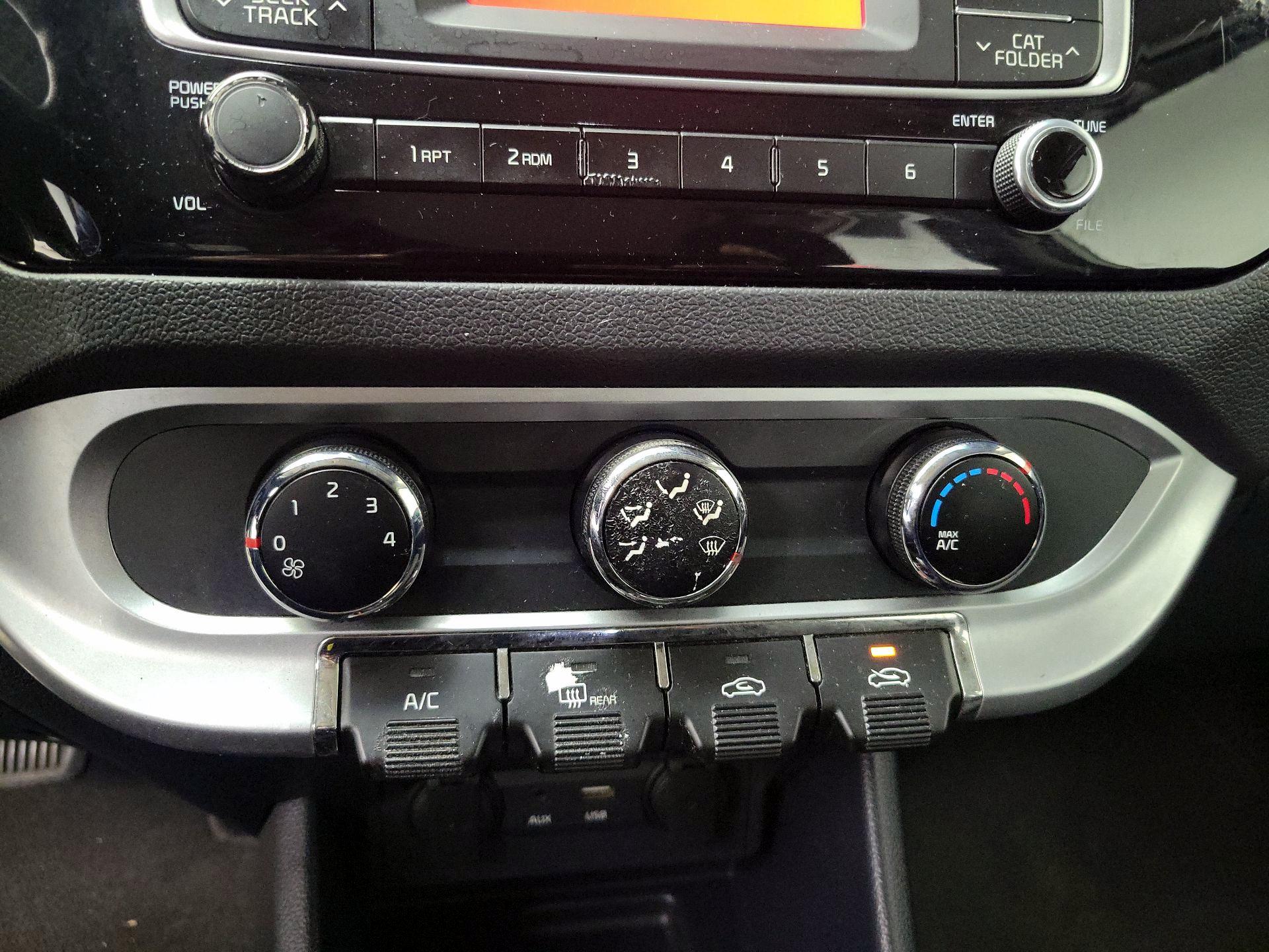 Thumbnail: 2017 Kia Rio - 15