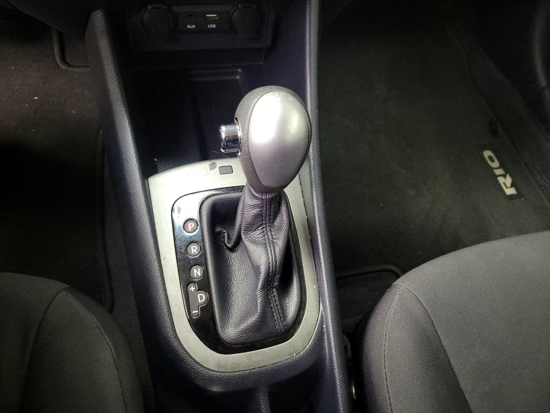 Thumbnail: 2017 Kia Rio - 16