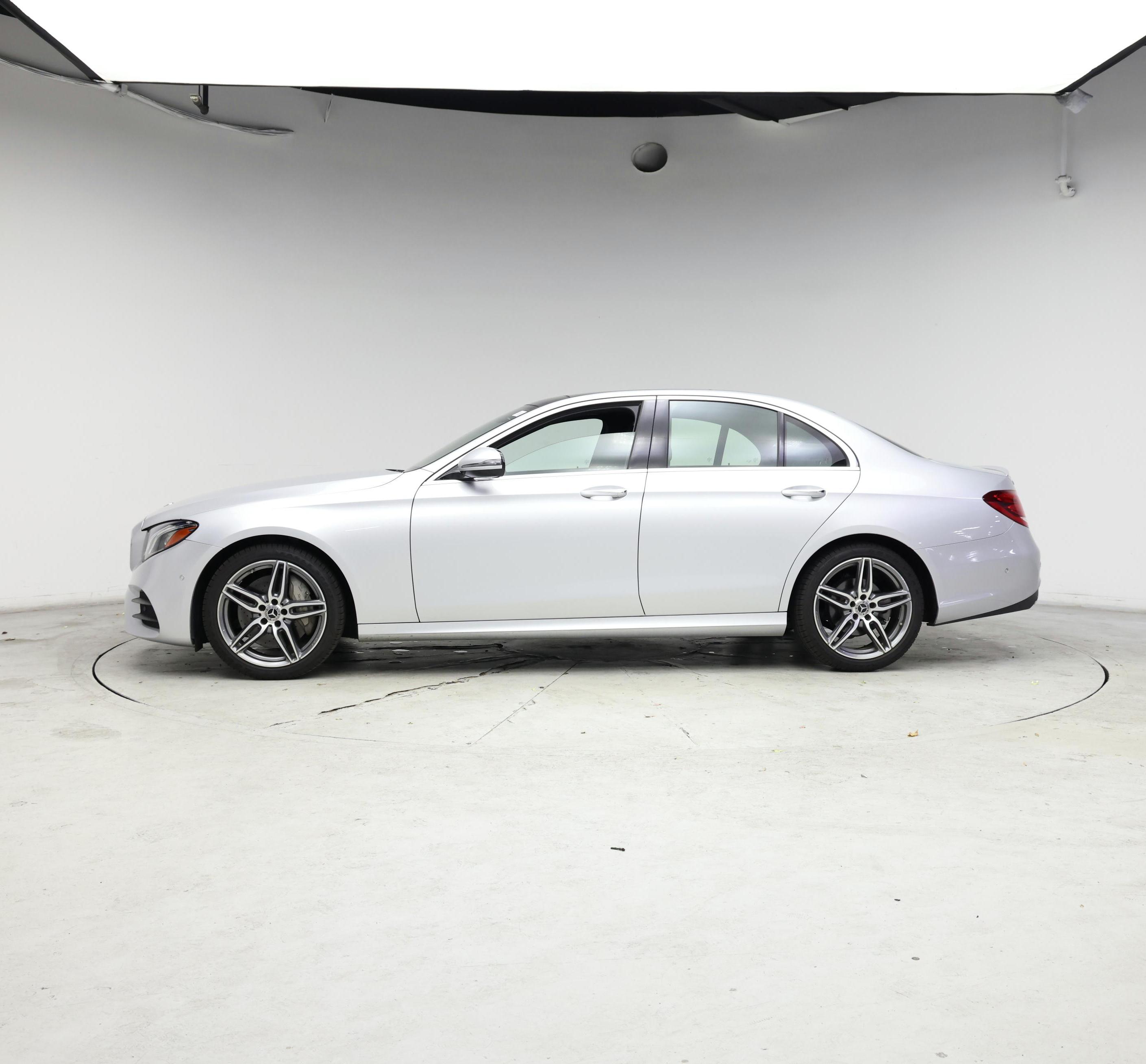 Thumbnail: 2018 Mercedes-Benz E-Class - 3