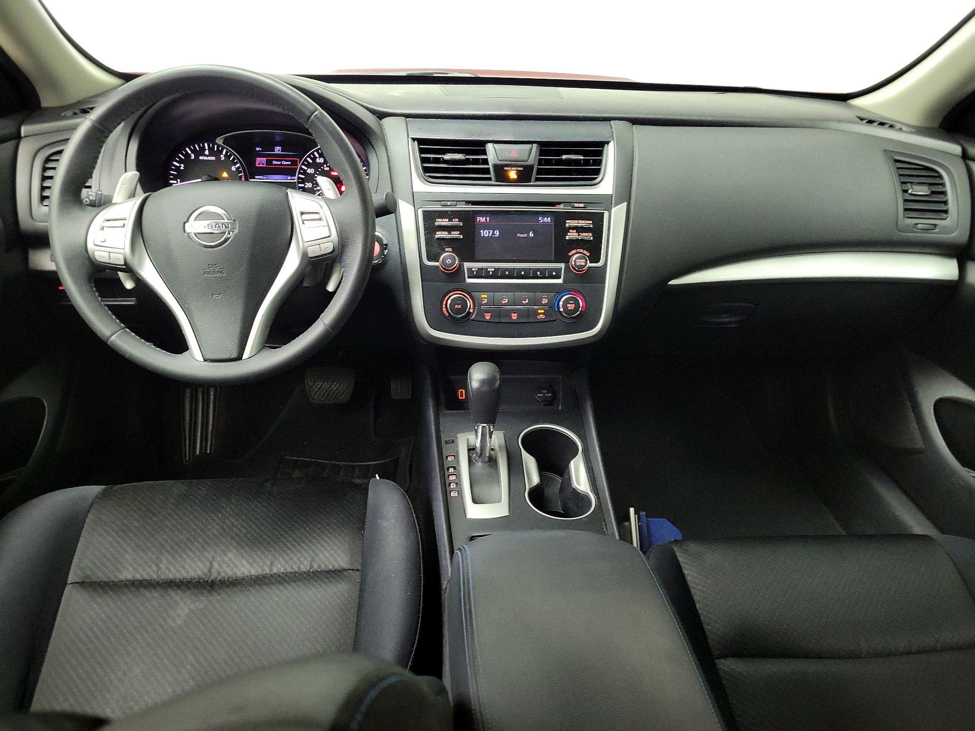 Thumbnail: 2017 Nissan Altima - 9