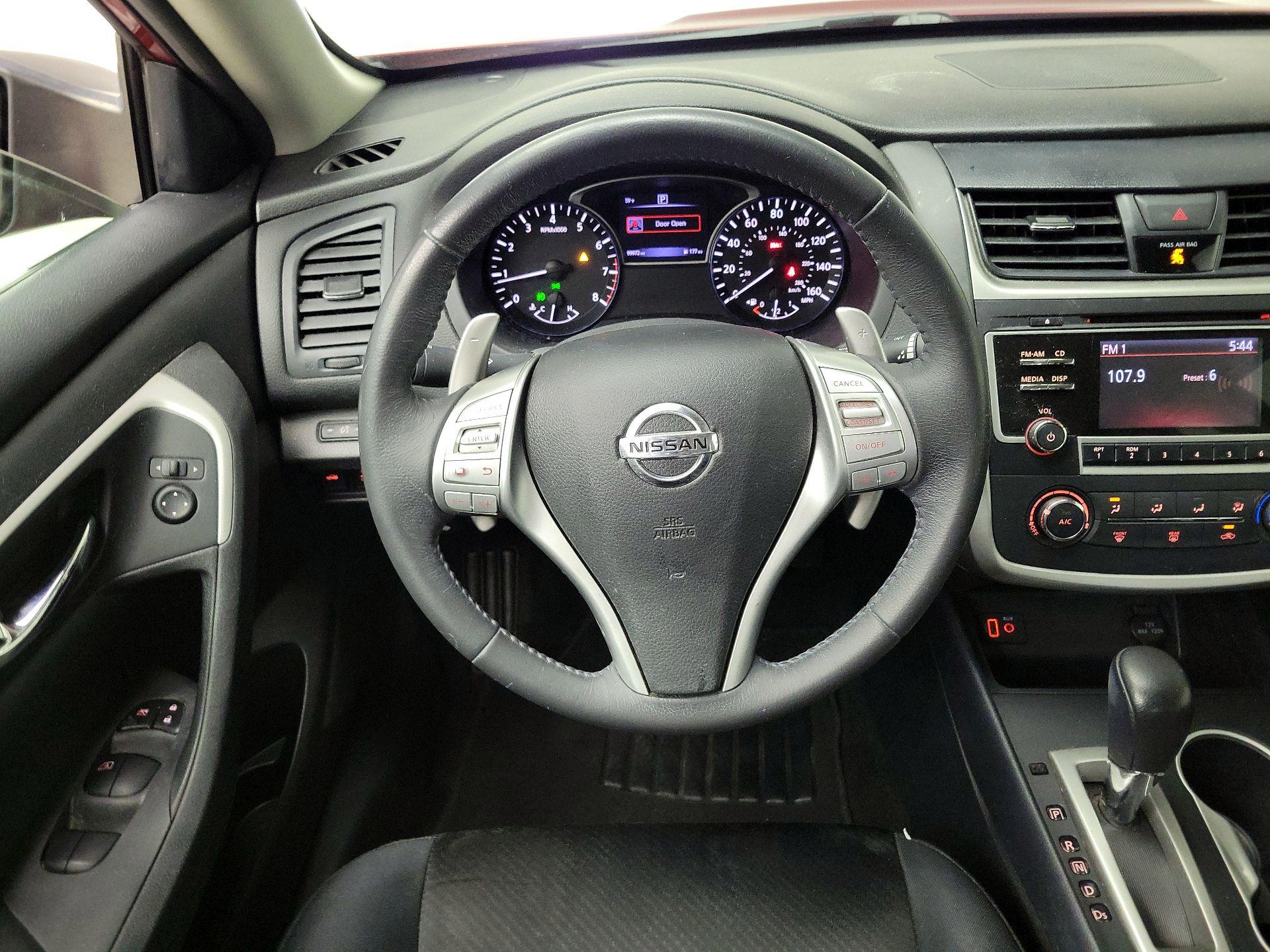 Thumbnail: 2017 Nissan Altima - 10