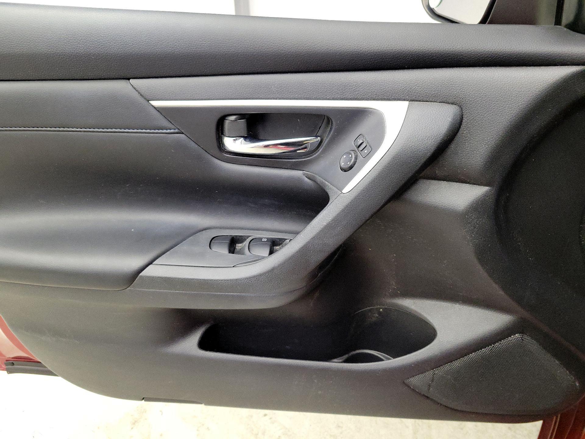 Thumbnail: 2017 Nissan Altima - 12