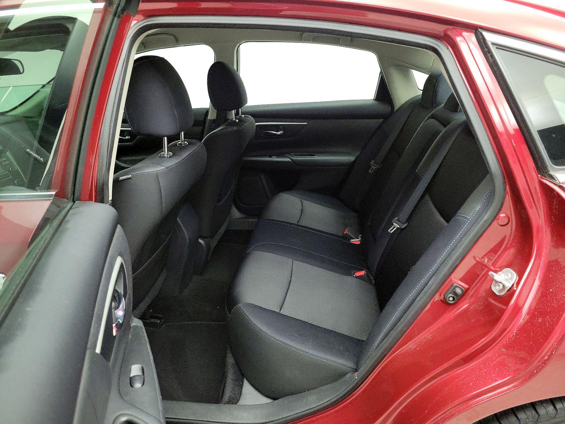 Thumbnail: 2017 Nissan Altima - 19