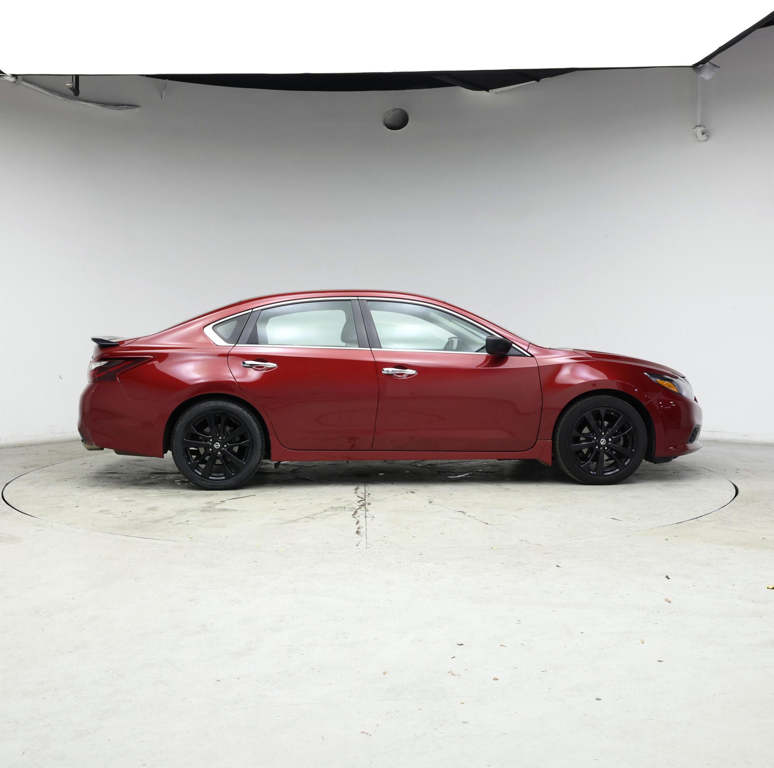 Thumbnail: 2017 Nissan Altima - 7