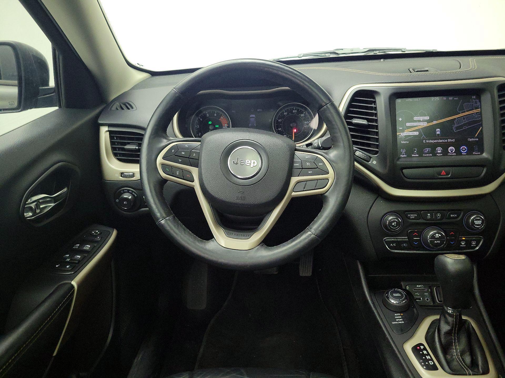 Thumbnail: 2017 Jeep Cherokee - 10