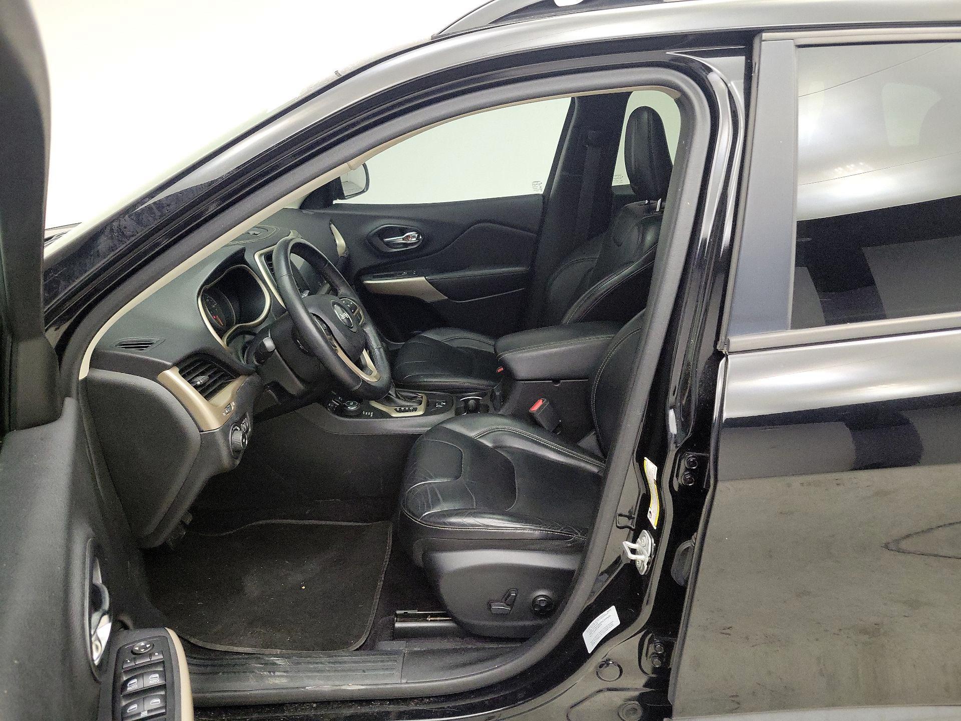 Thumbnail: 2017 Jeep Cherokee - 11