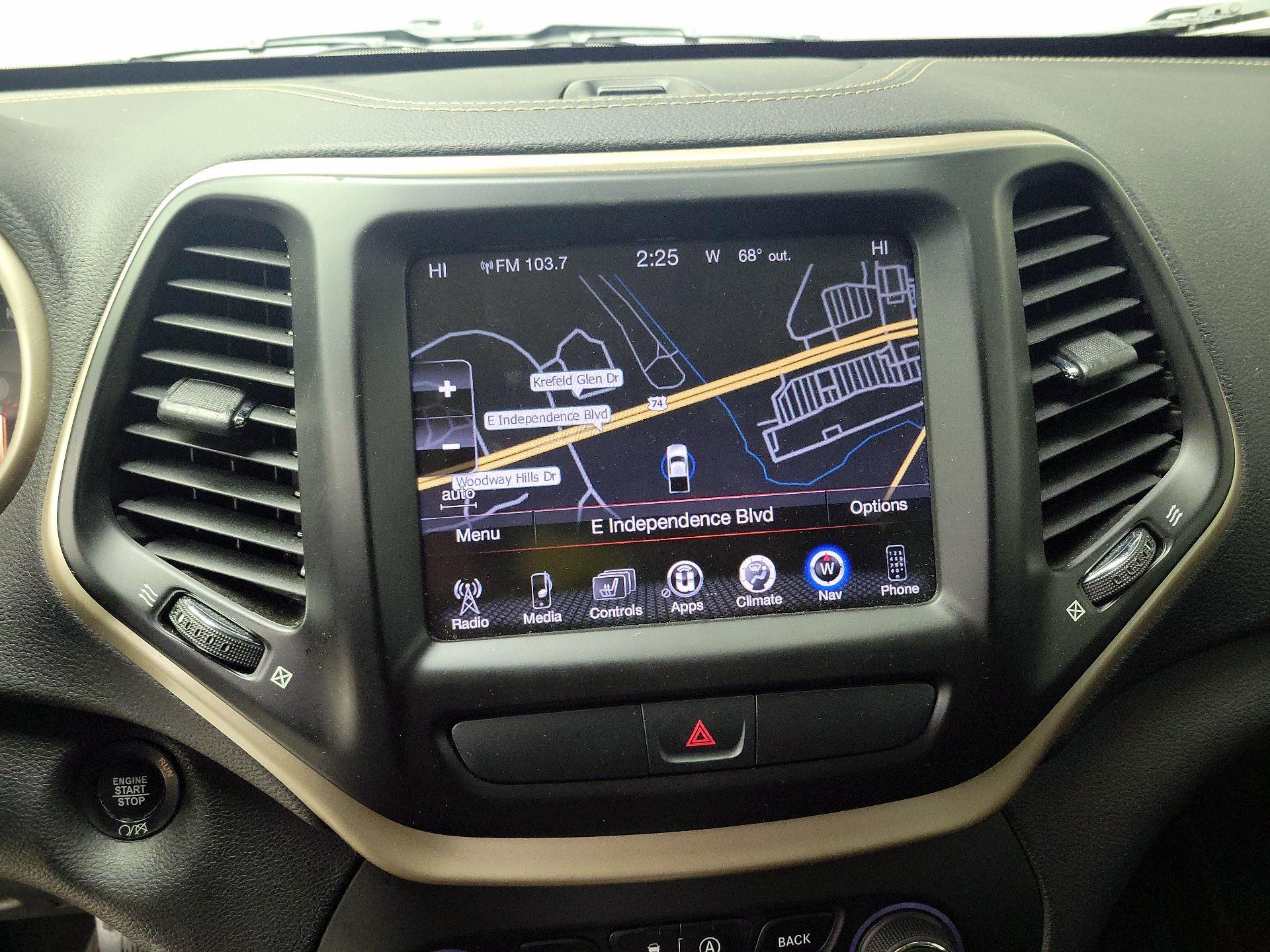 Thumbnail: 2017 Jeep Cherokee - 14