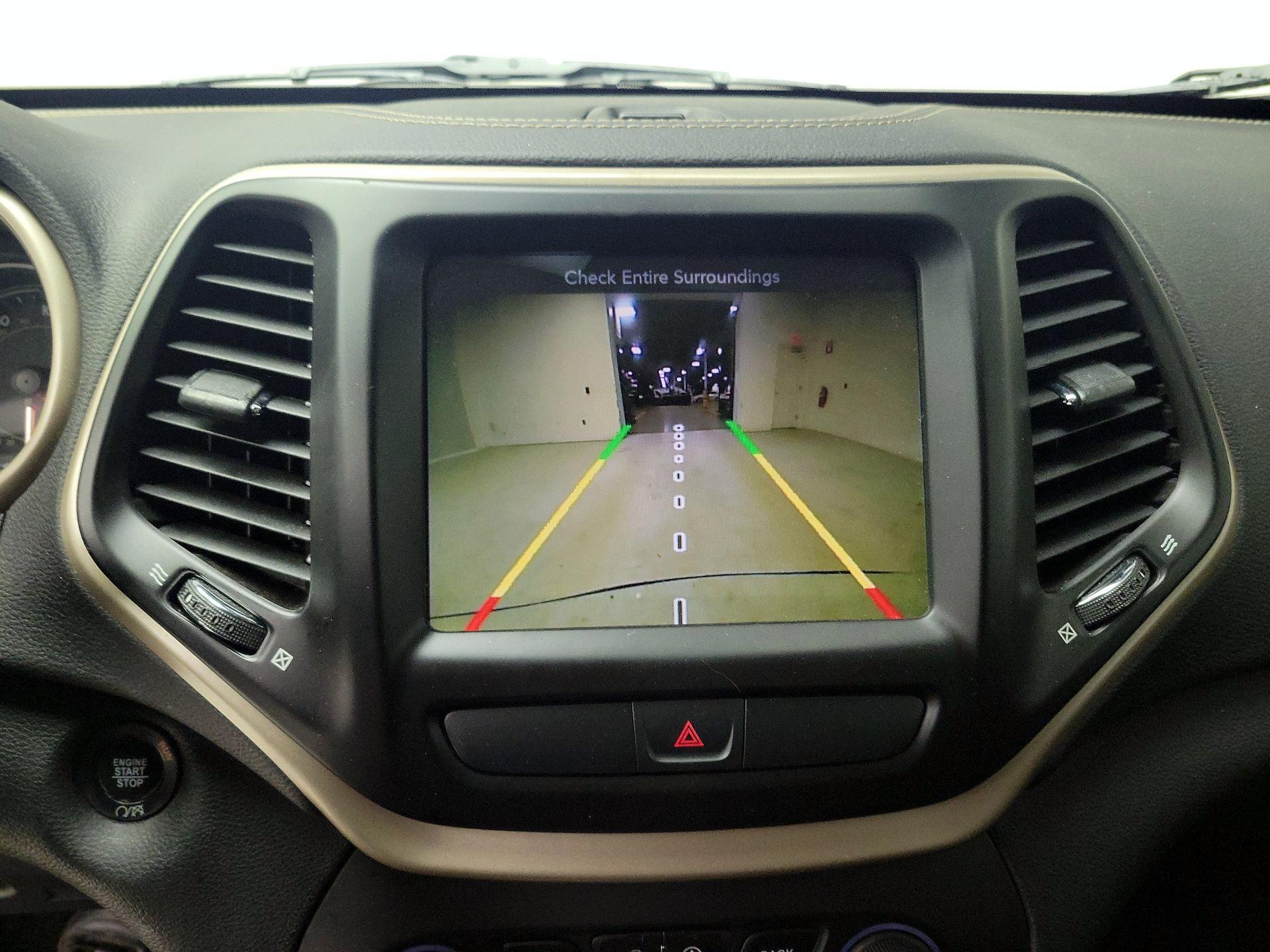 Thumbnail: 2017 Jeep Cherokee - 15