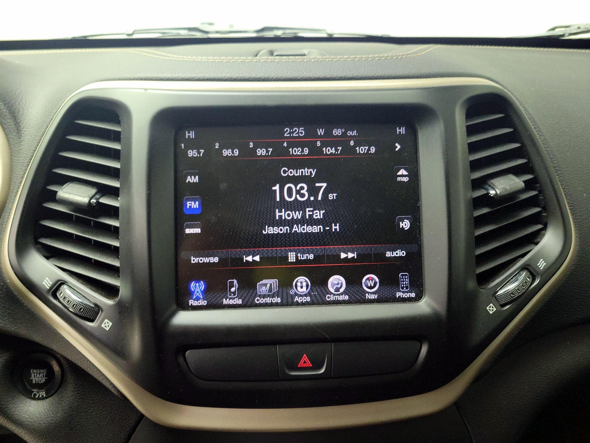 Thumbnail: 2017 Jeep Cherokee - 16