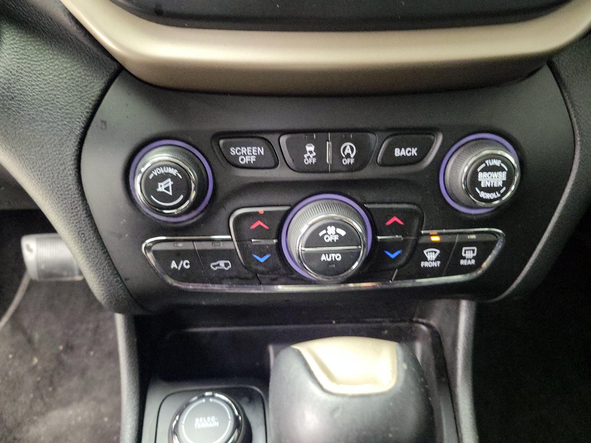 Thumbnail: 2017 Jeep Cherokee - 17