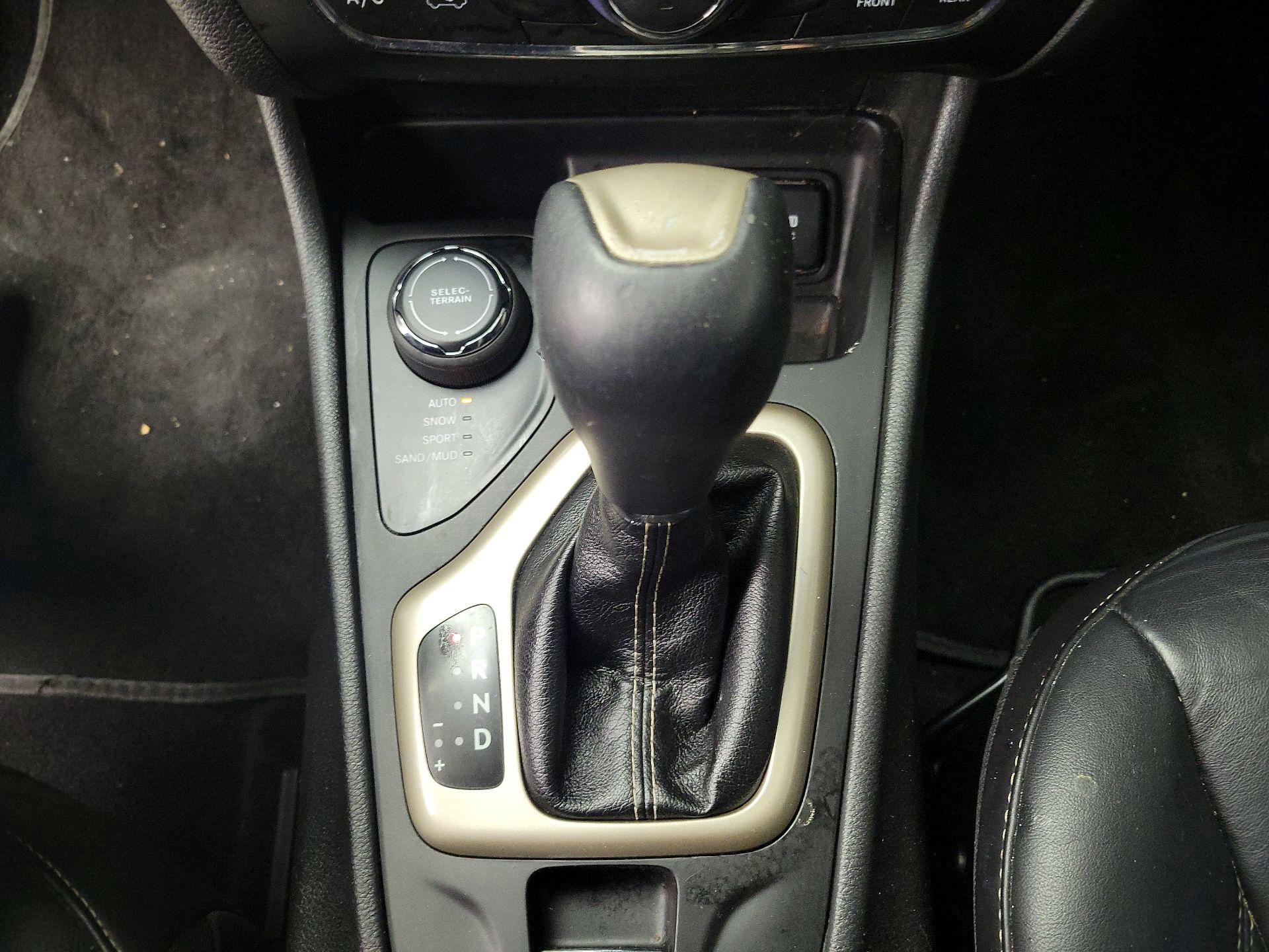 Thumbnail: 2017 Jeep Cherokee - 18