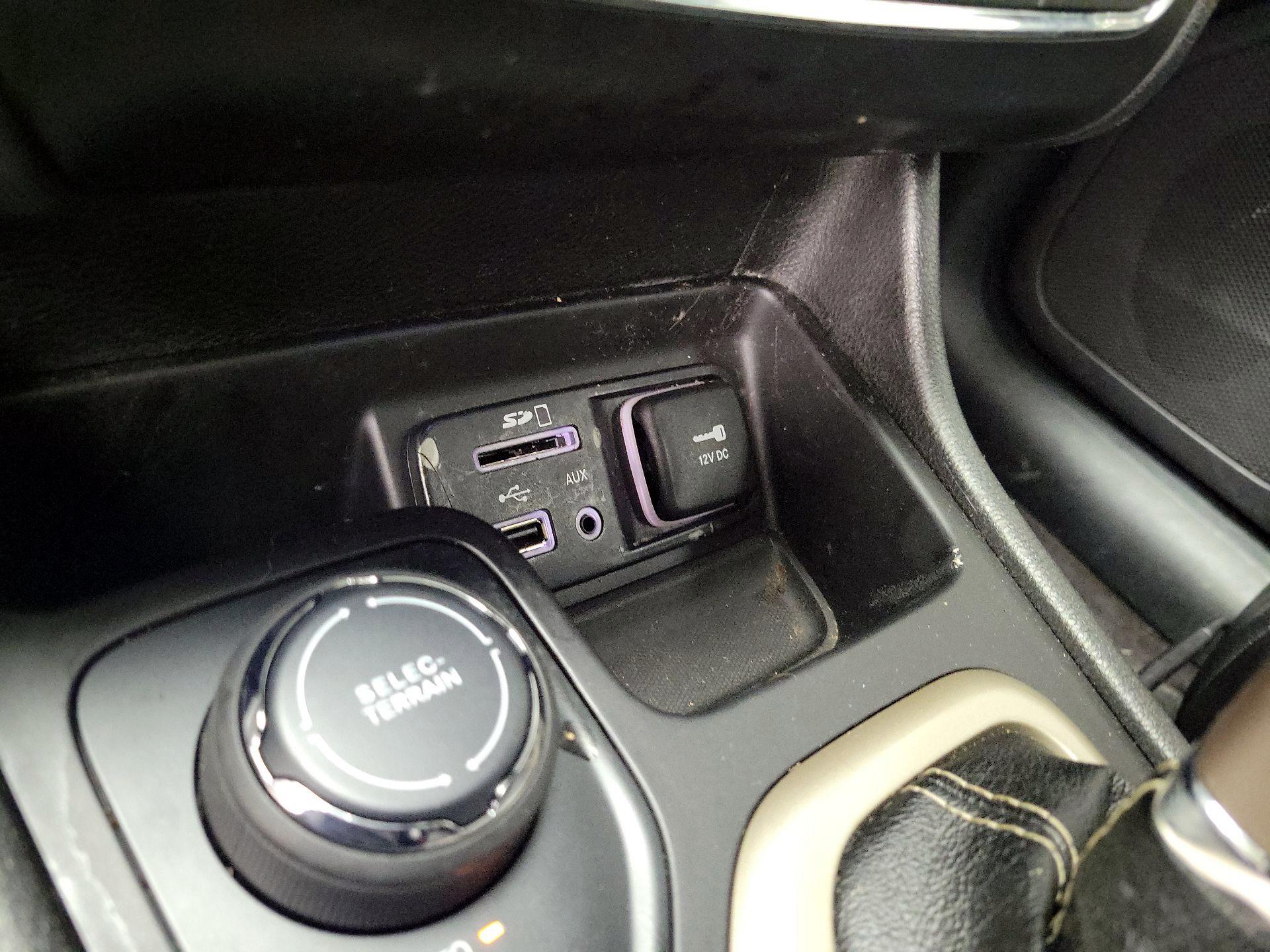 Thumbnail: 2017 Jeep Cherokee - 19