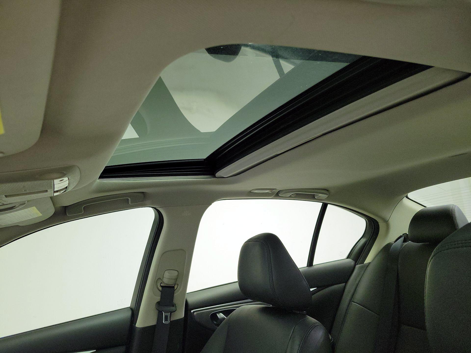 Thumbnail: 2016 INFINITI Q50 - 18