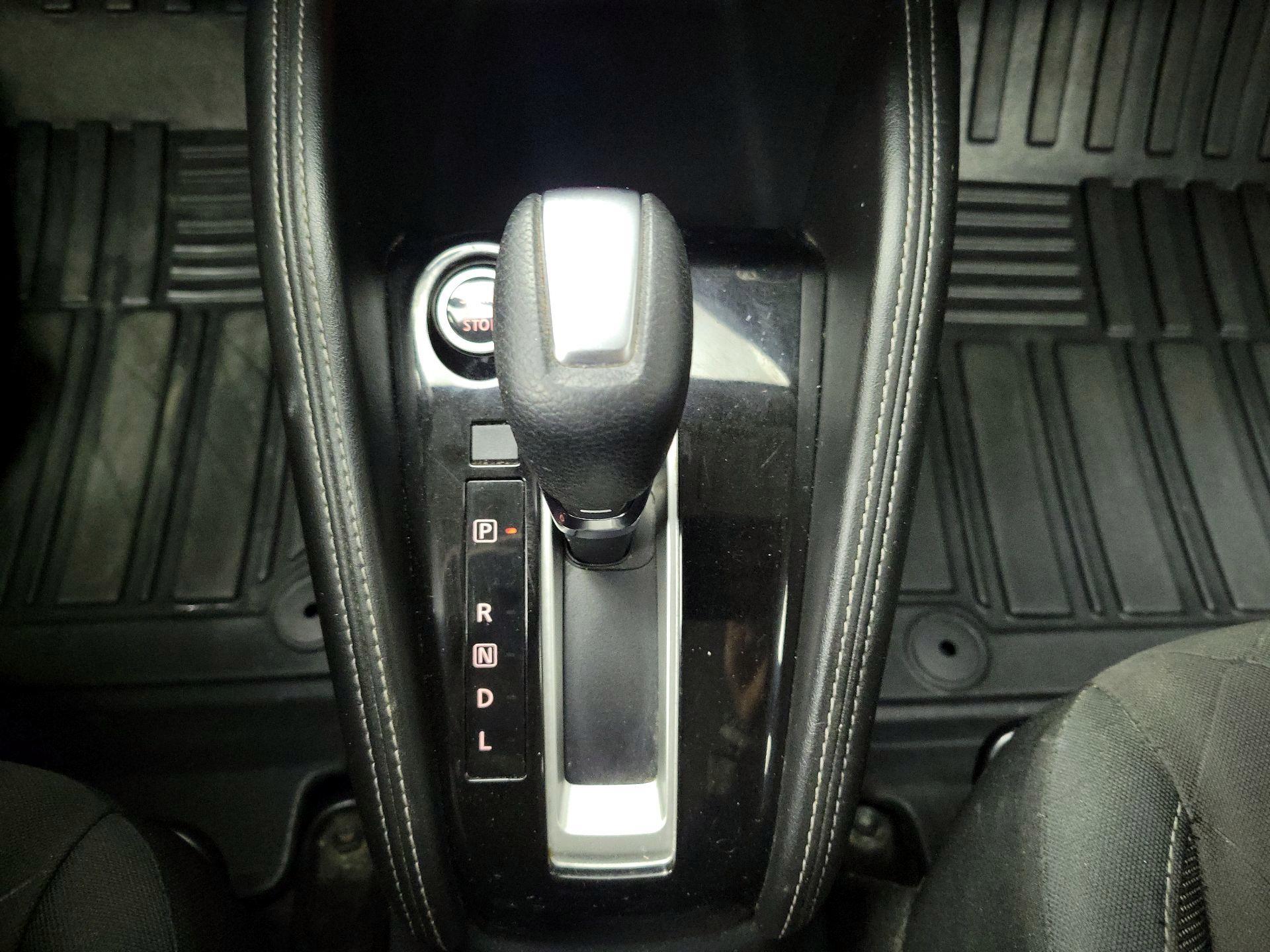 Thumbnail: 2019 Nissan Kicks - 17