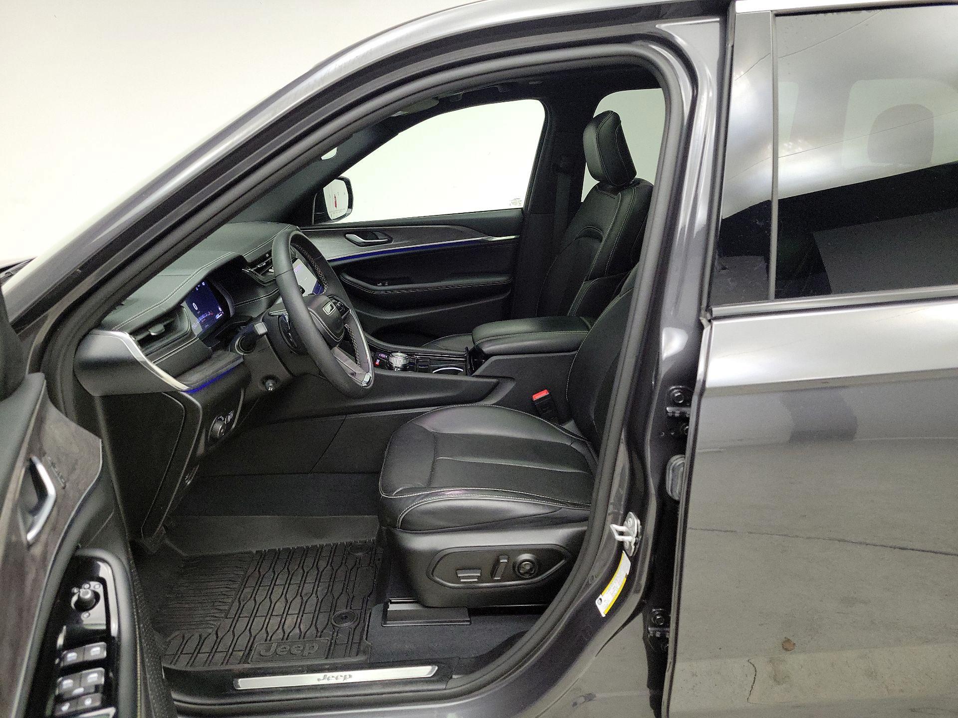 Thumbnail: 2023 Jeep Grand Cherokee - 11