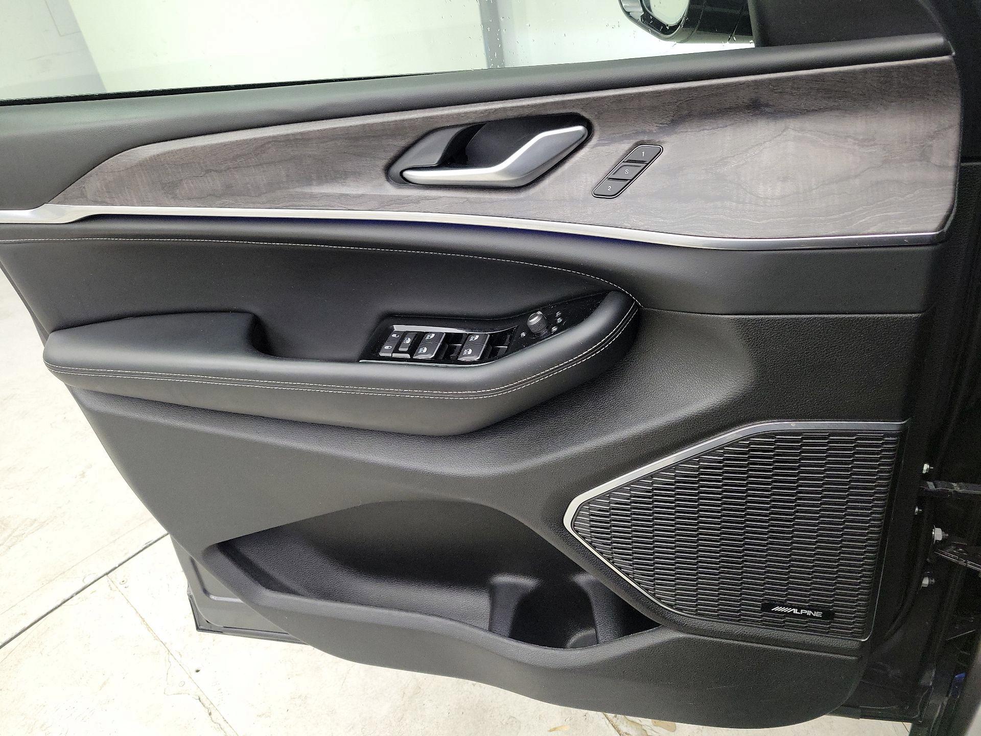 Thumbnail: 2023 Jeep Grand Cherokee - 12