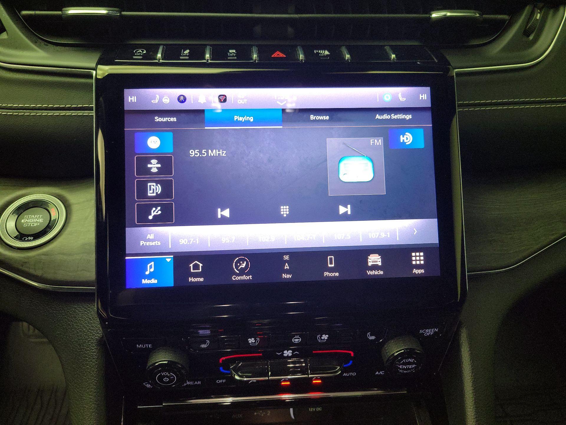 Thumbnail: 2023 Jeep Grand Cherokee - 16