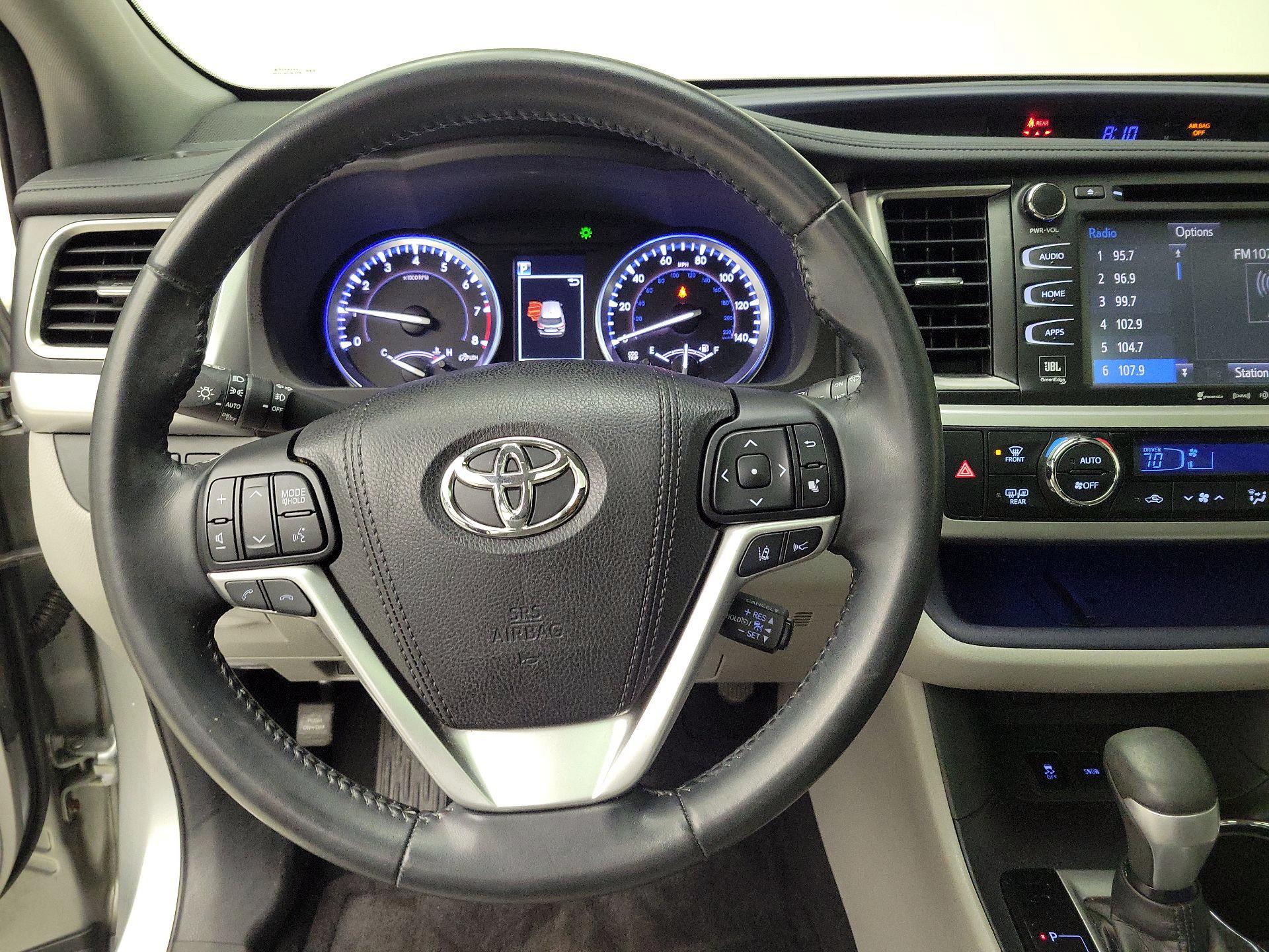 Thumbnail: 2017 Toyota Highlander - 10