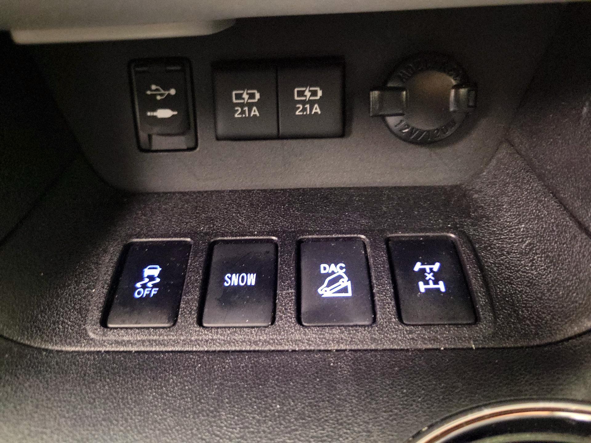 Thumbnail: 2017 Toyota Highlander - 18