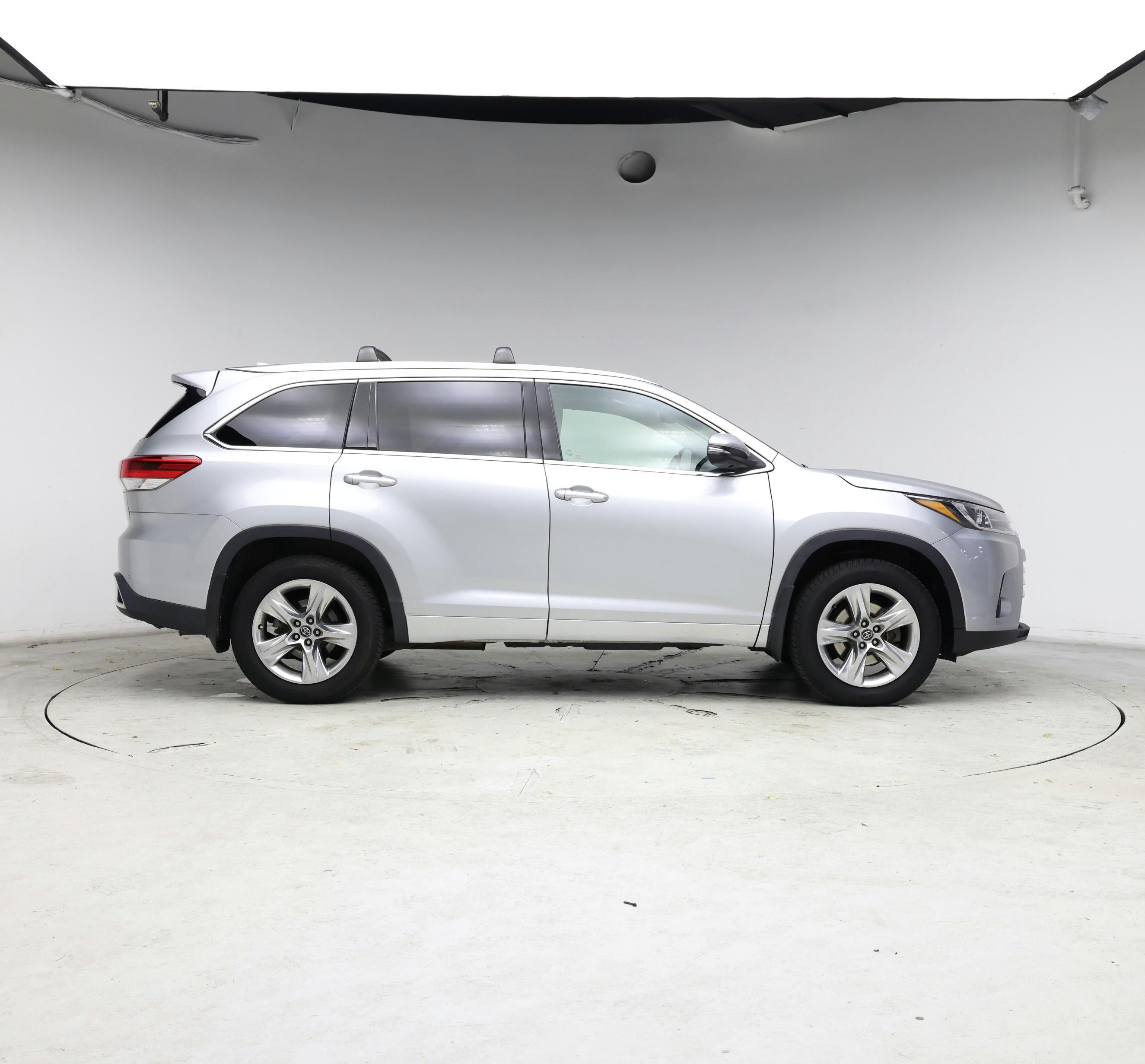 Thumbnail: 2017 Toyota Highlander - 7