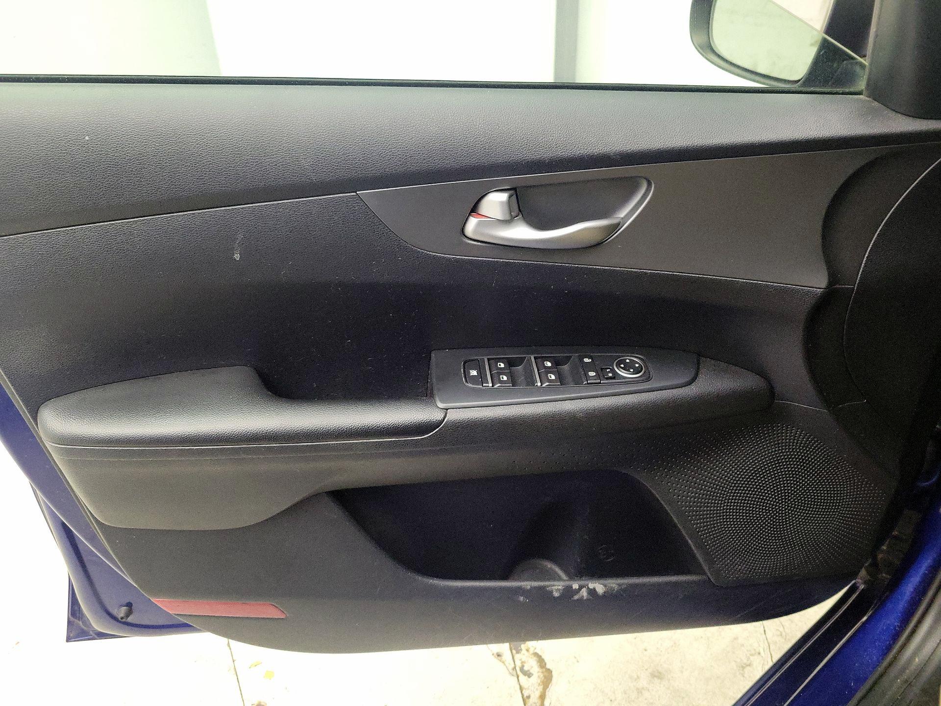 Thumbnail: 2019 Kia Forte - 12