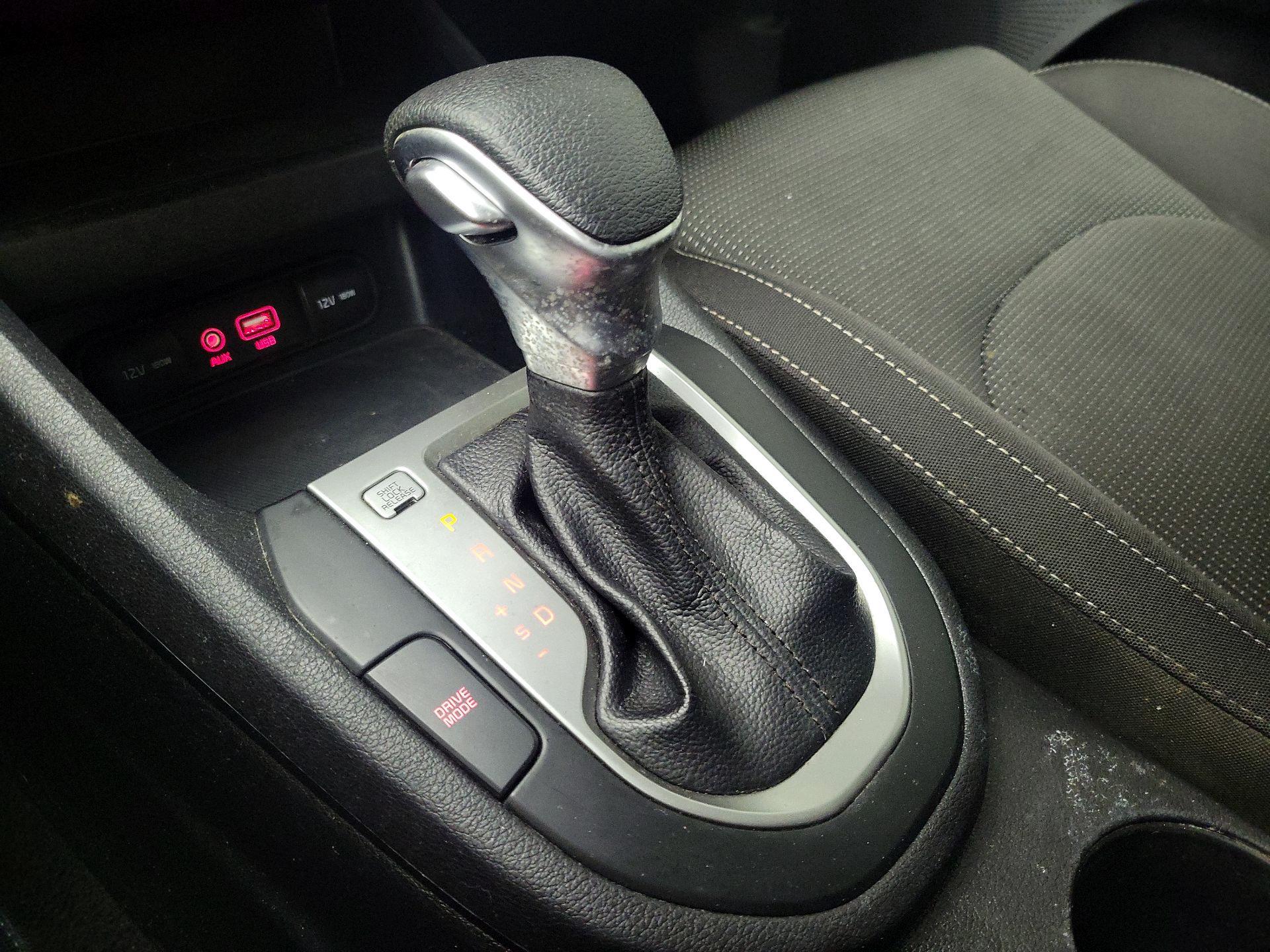 Thumbnail: 2019 Kia Forte - 17