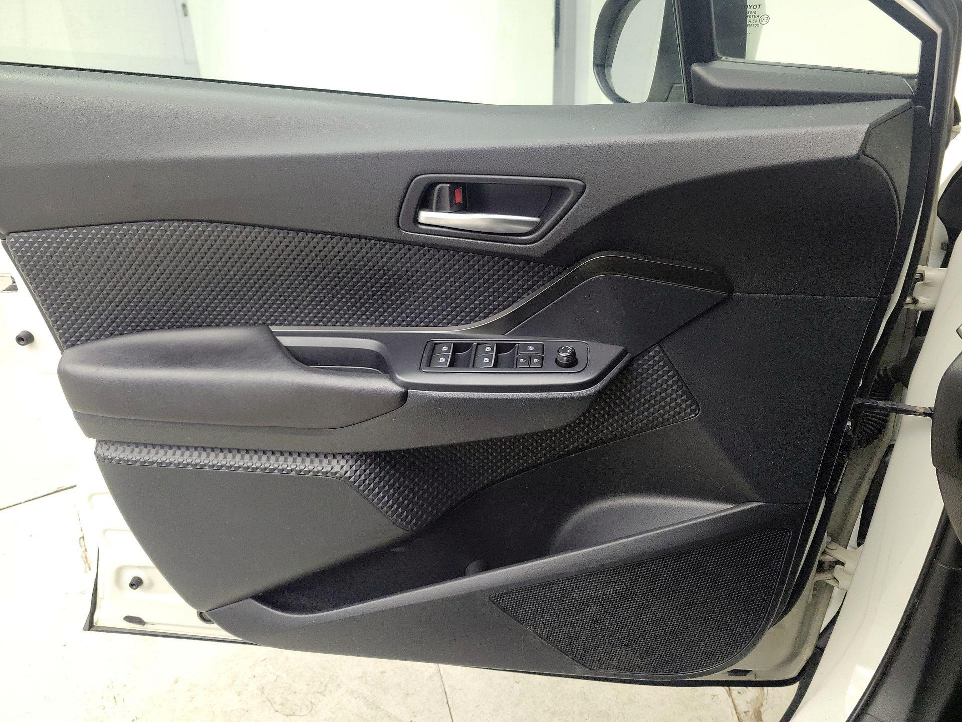 Thumbnail: 2018 Toyota C-HR - 12