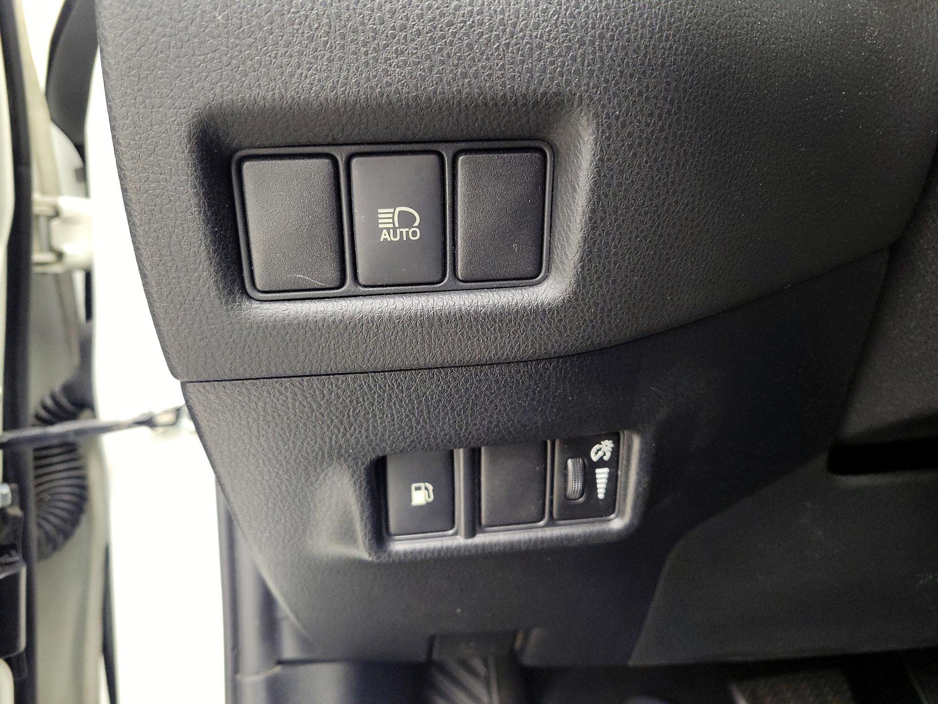 Thumbnail: 2018 Toyota C-HR - 13