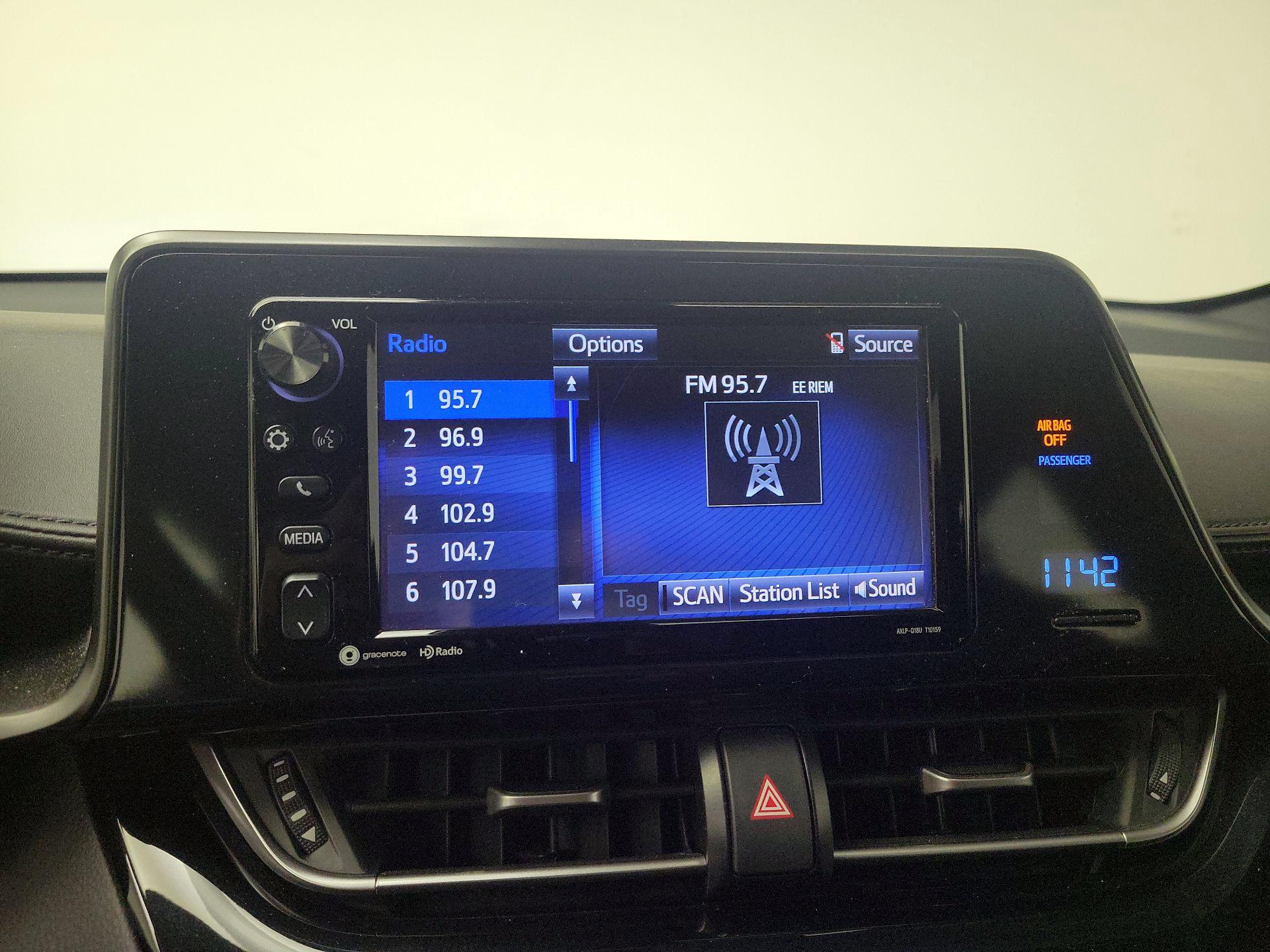 Thumbnail: 2018 Toyota C-HR - 15