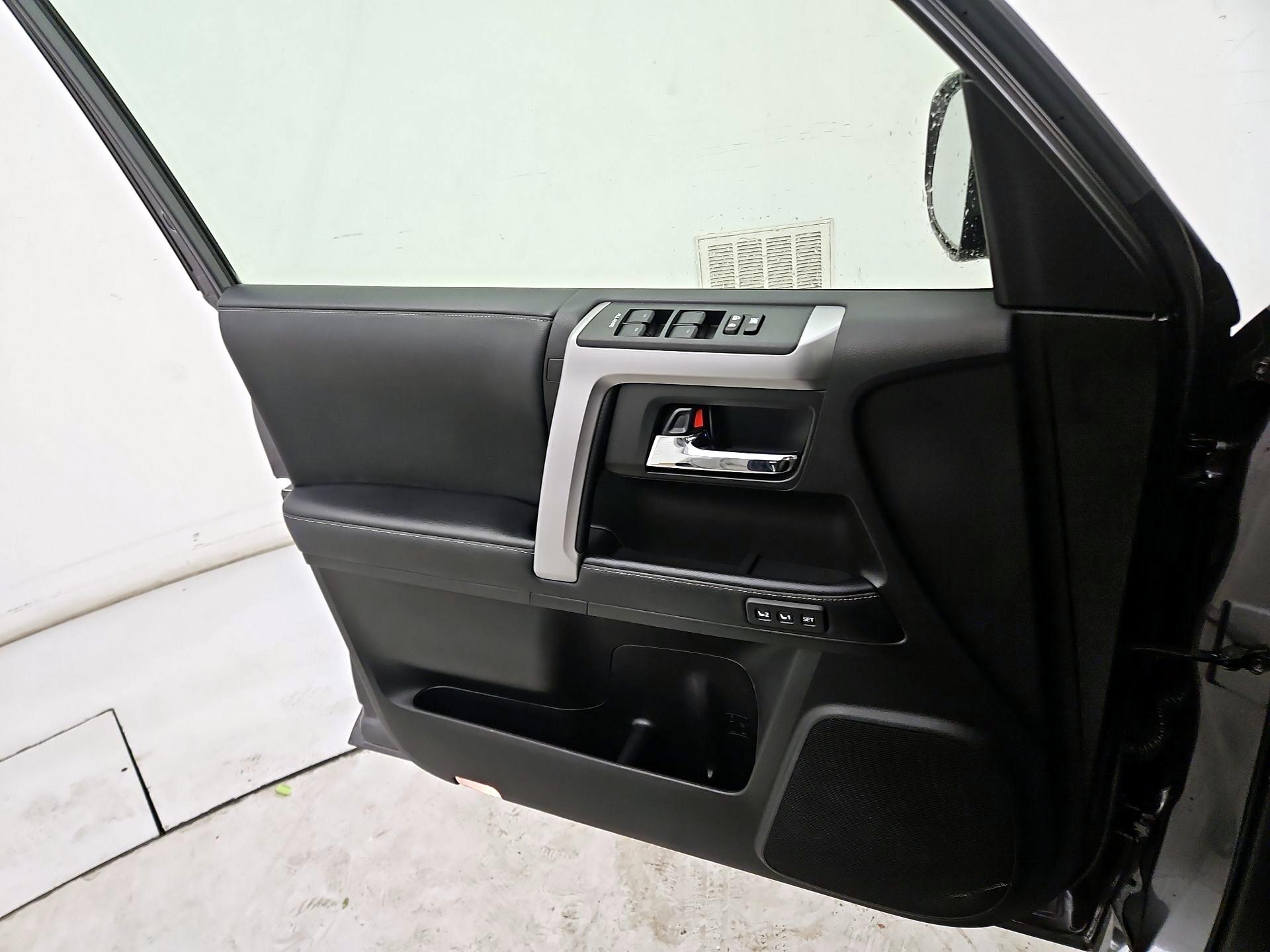 Thumbnail: 2021 Toyota 4Runner - 12