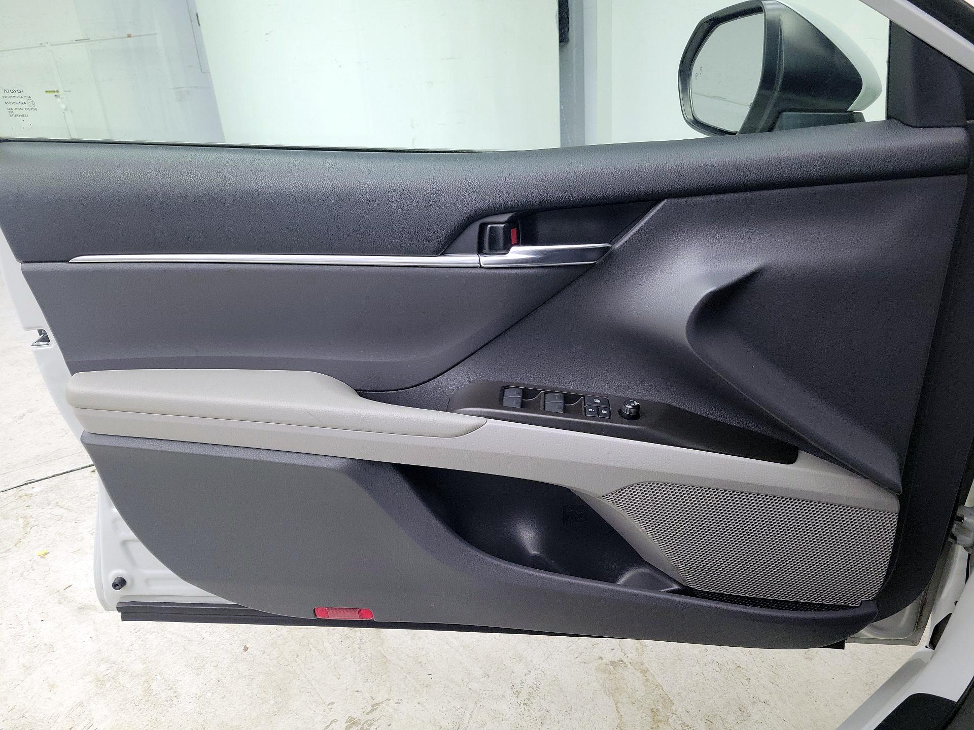 Thumbnail: 2022 Toyota Camry - 12