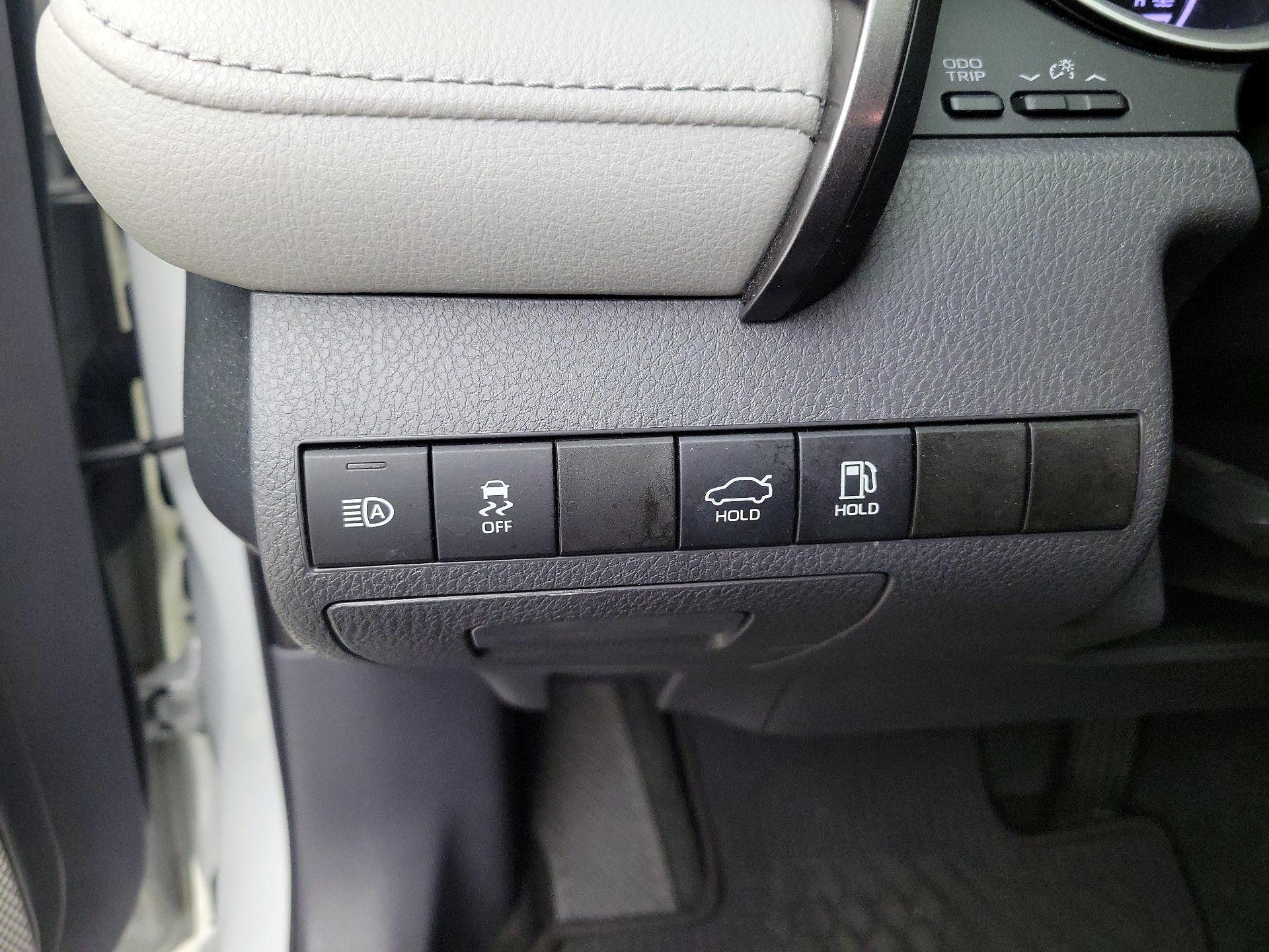 Thumbnail: 2022 Toyota Camry - 13