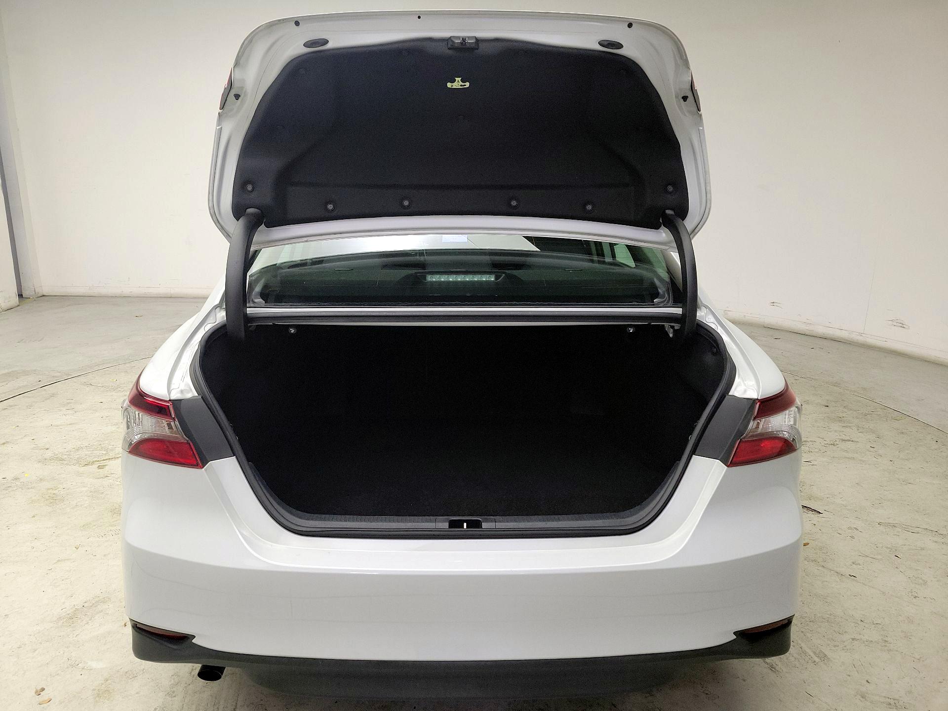 Thumbnail: 2022 Toyota Camry - 20