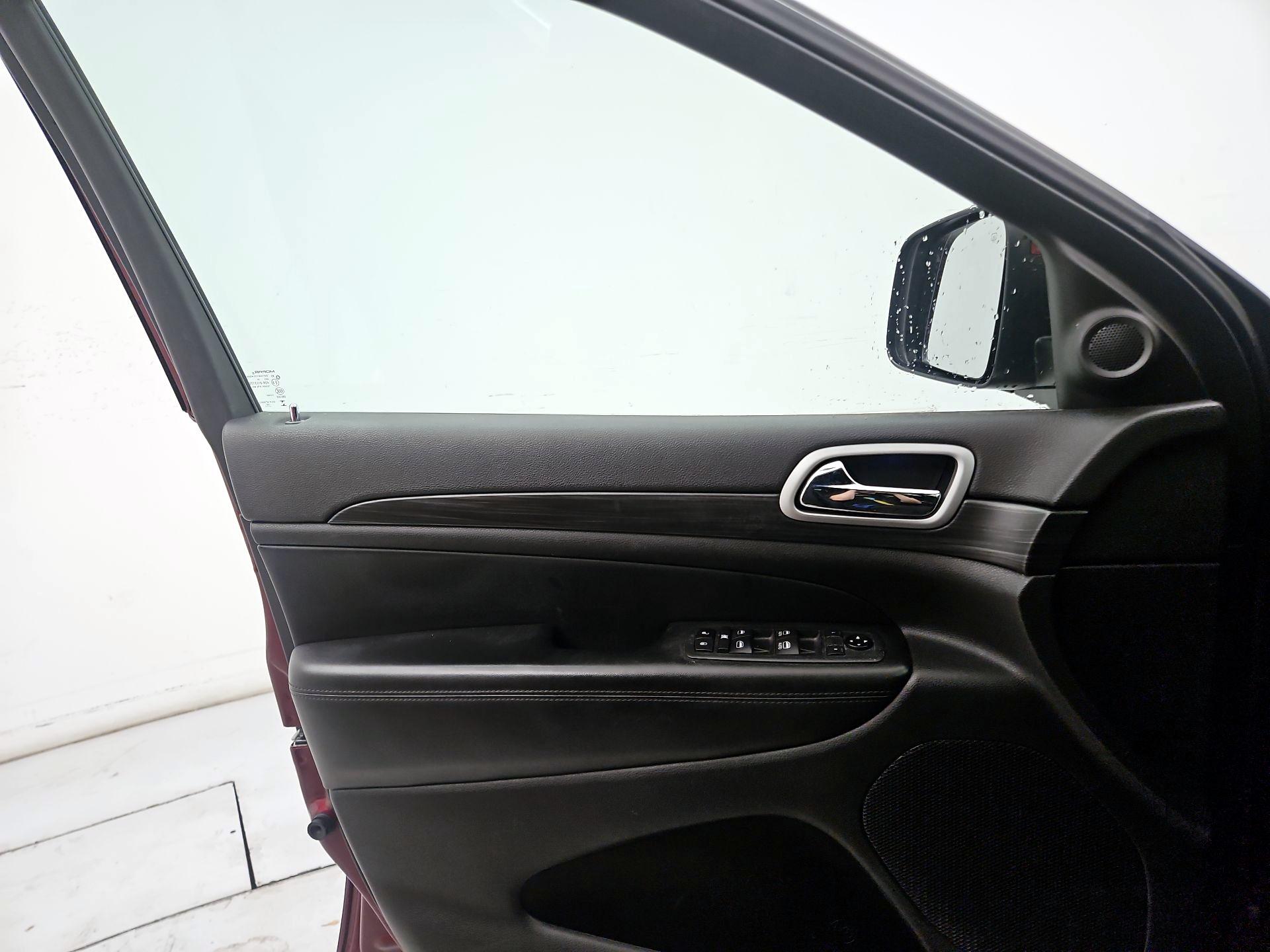 Thumbnail: 2020 Jeep Grand Cherokee - 12