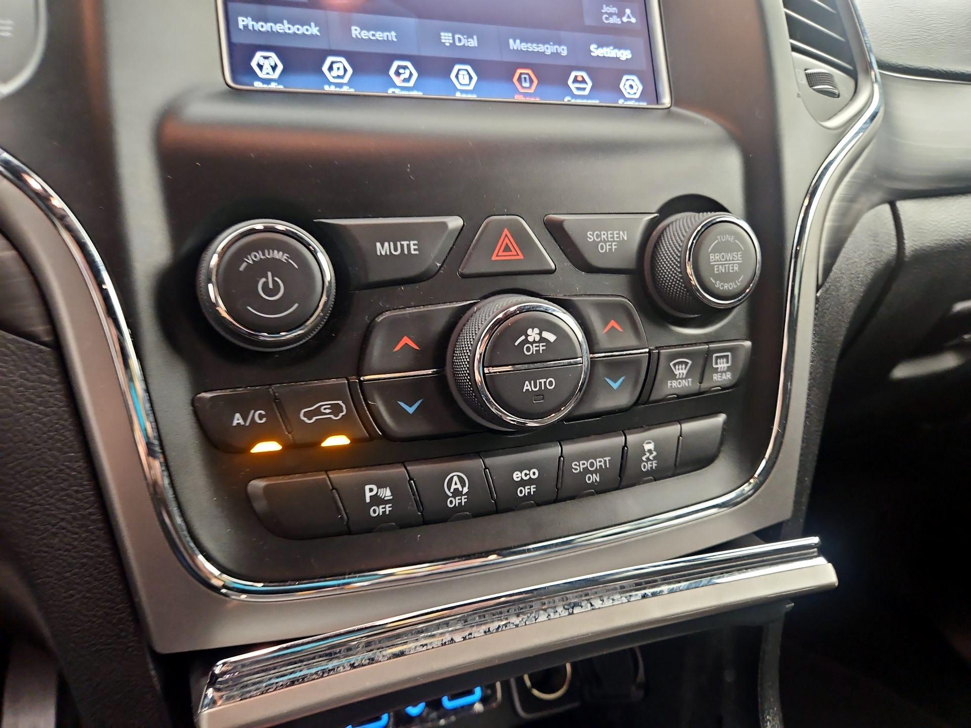 Thumbnail: 2020 Jeep Grand Cherokee - 16