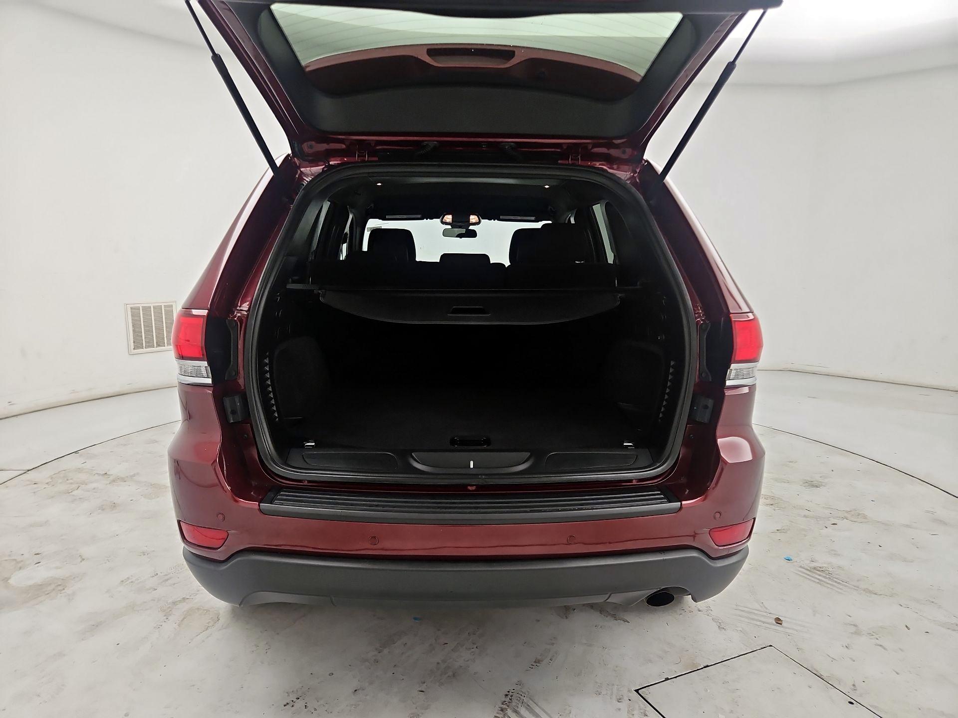 Thumbnail: 2020 Jeep Grand Cherokee - 20